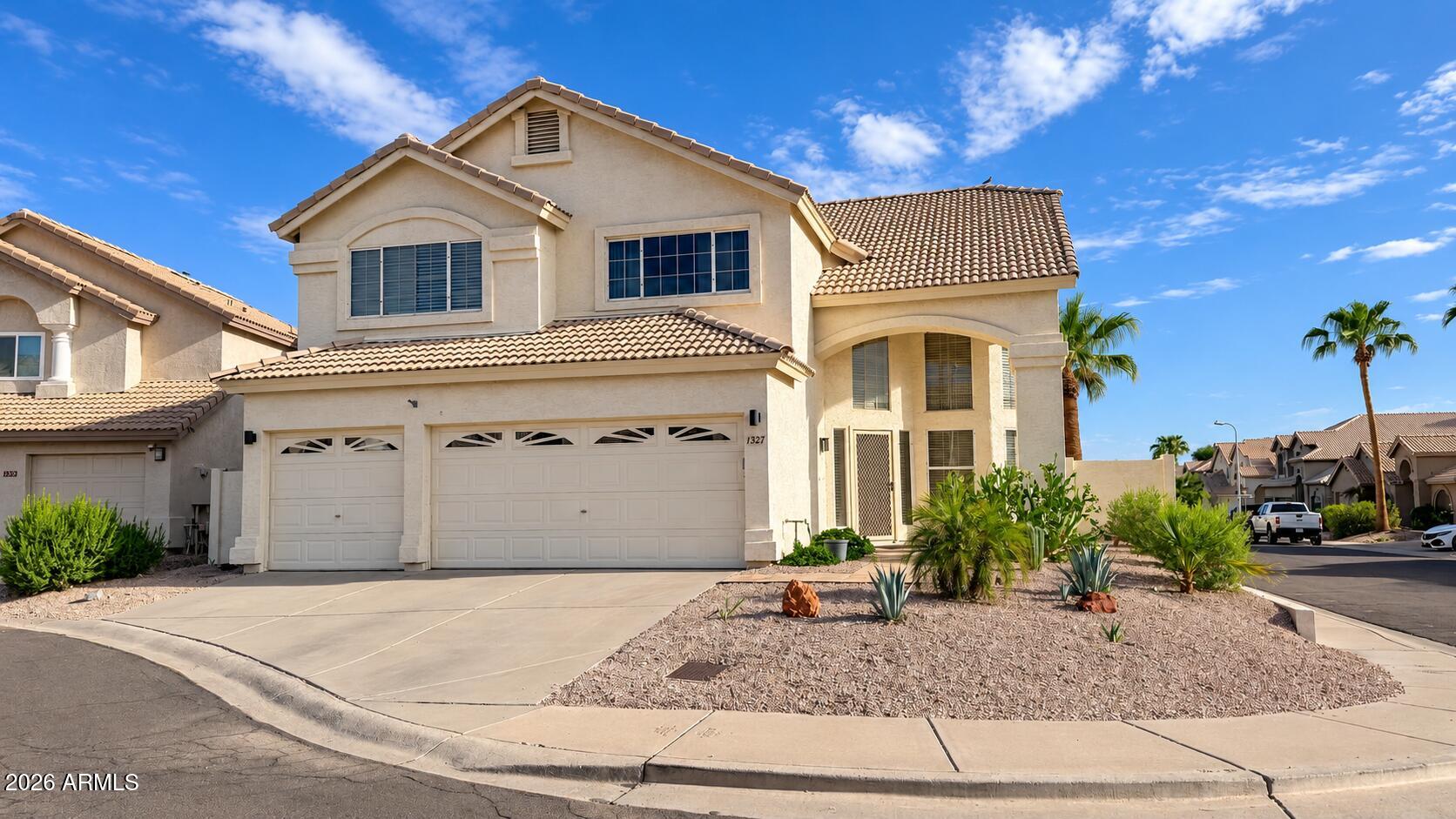 1327 E Hiddenview Drive — photo