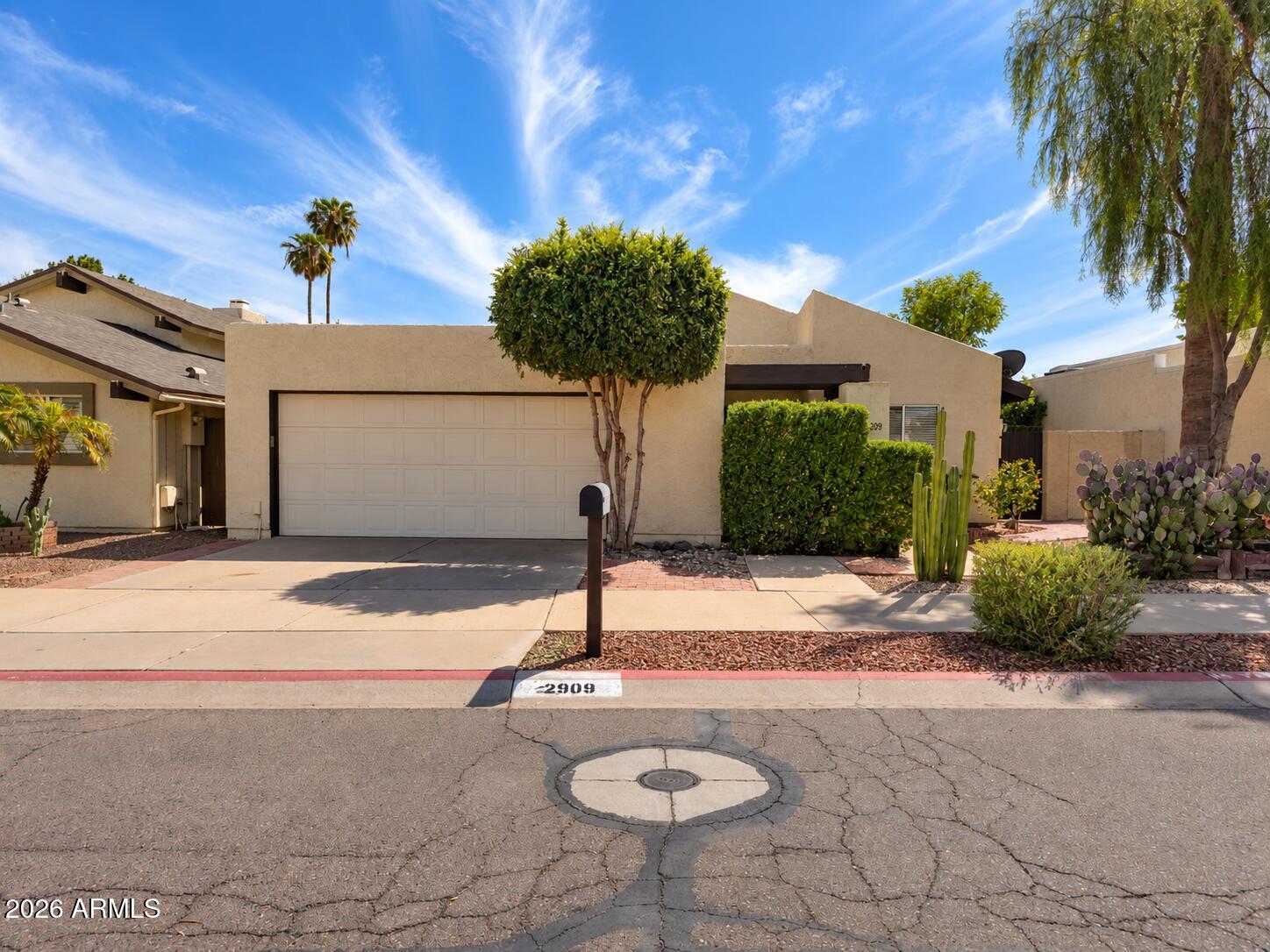 2909 W Altadena Avenue — photo
