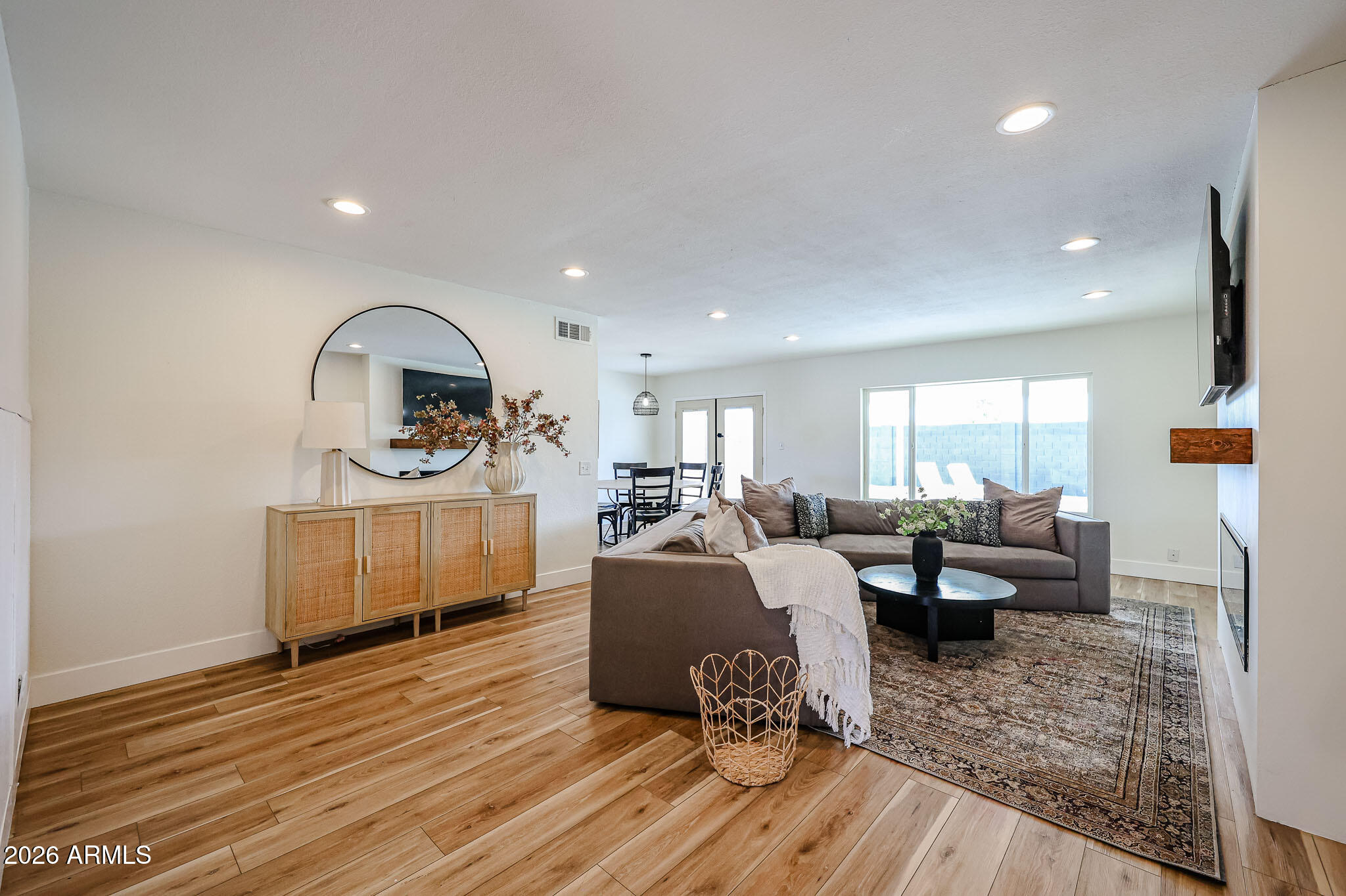5209 E Beck Lane — photo
