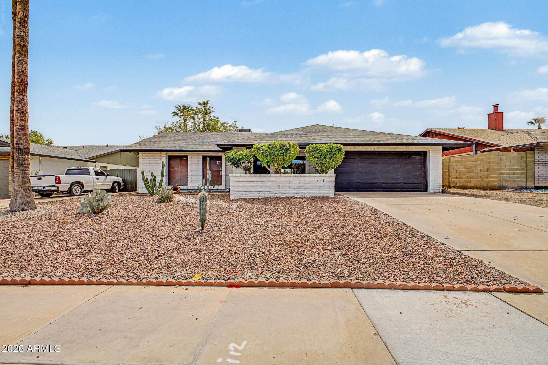 711 W Strahan Drive — photo