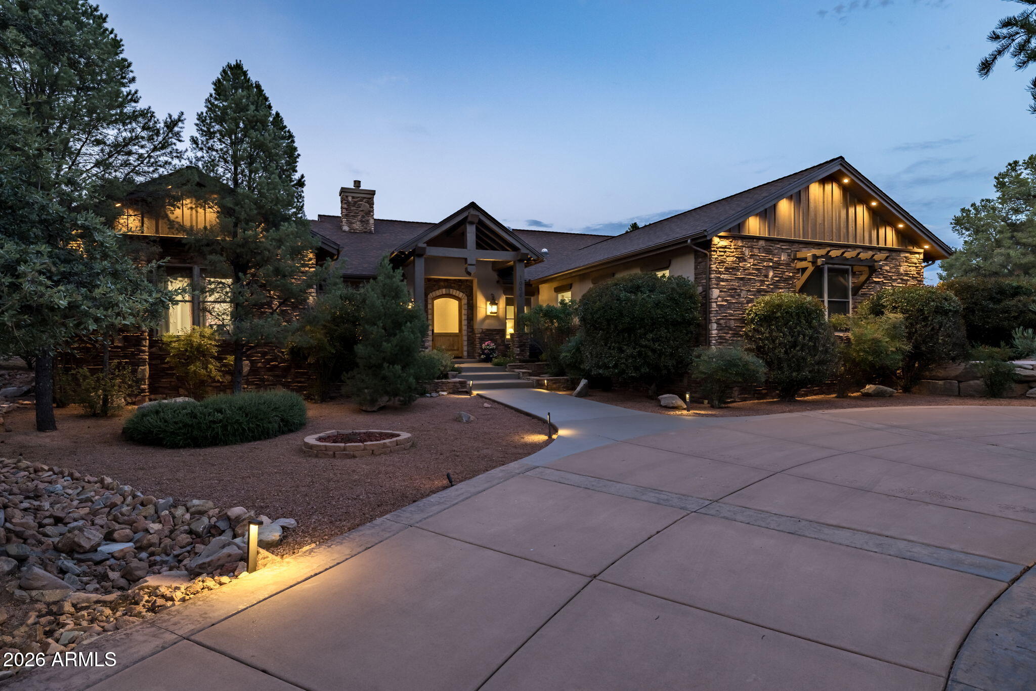 1006 W Rock Springs Circle — photo