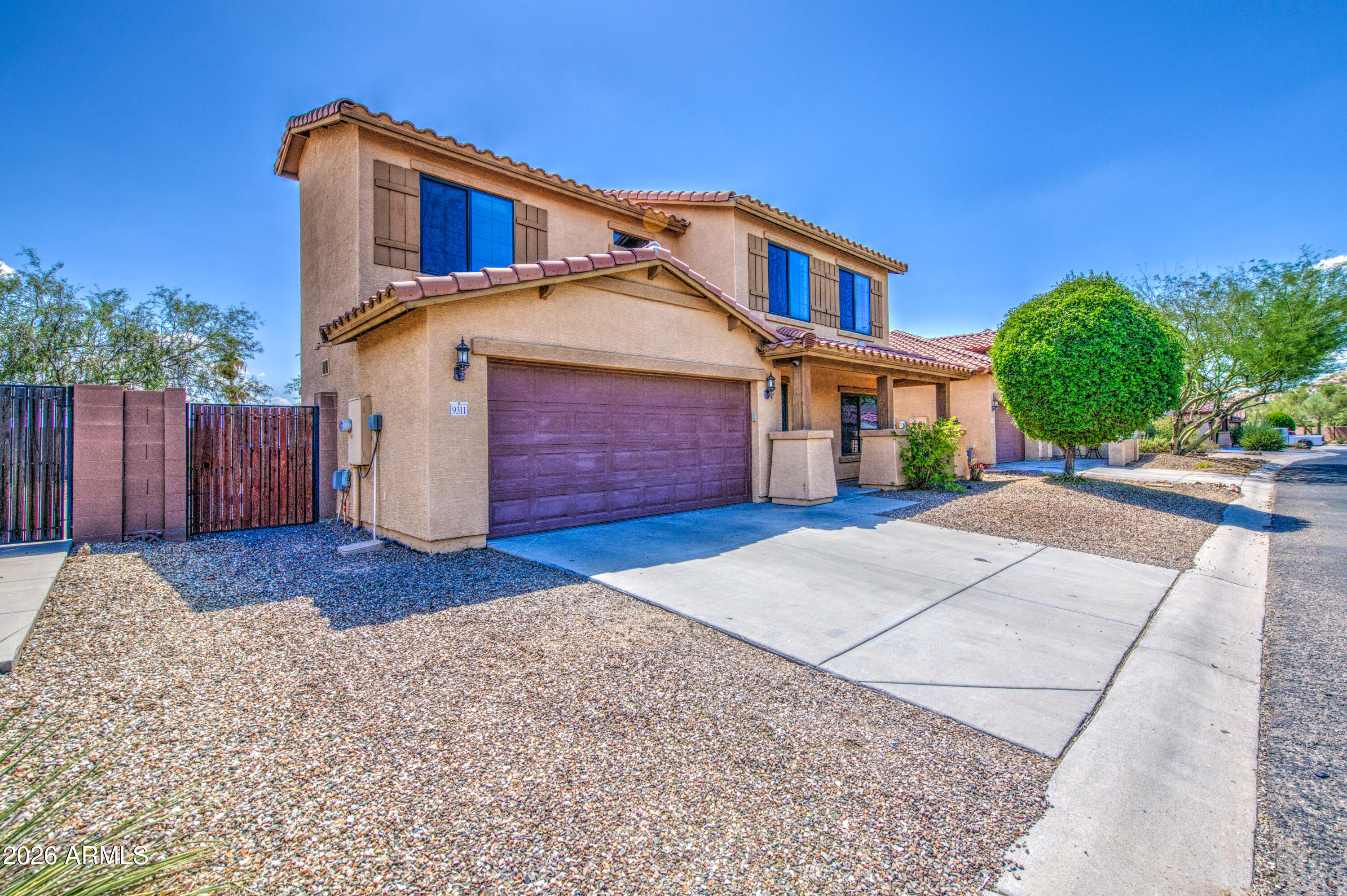 9311 E Greenway Street — photo