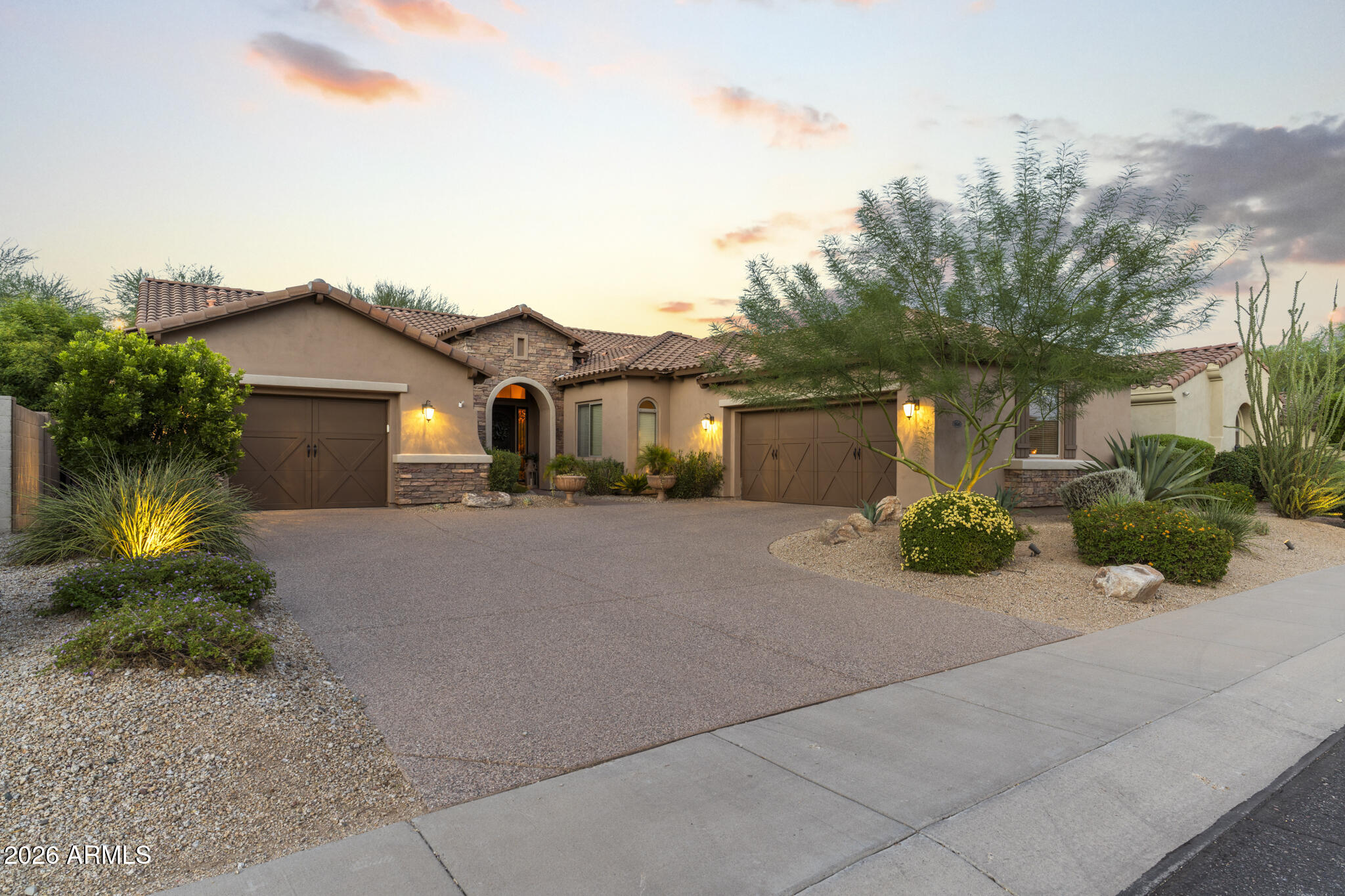 3948 E Parkside Lane — photo