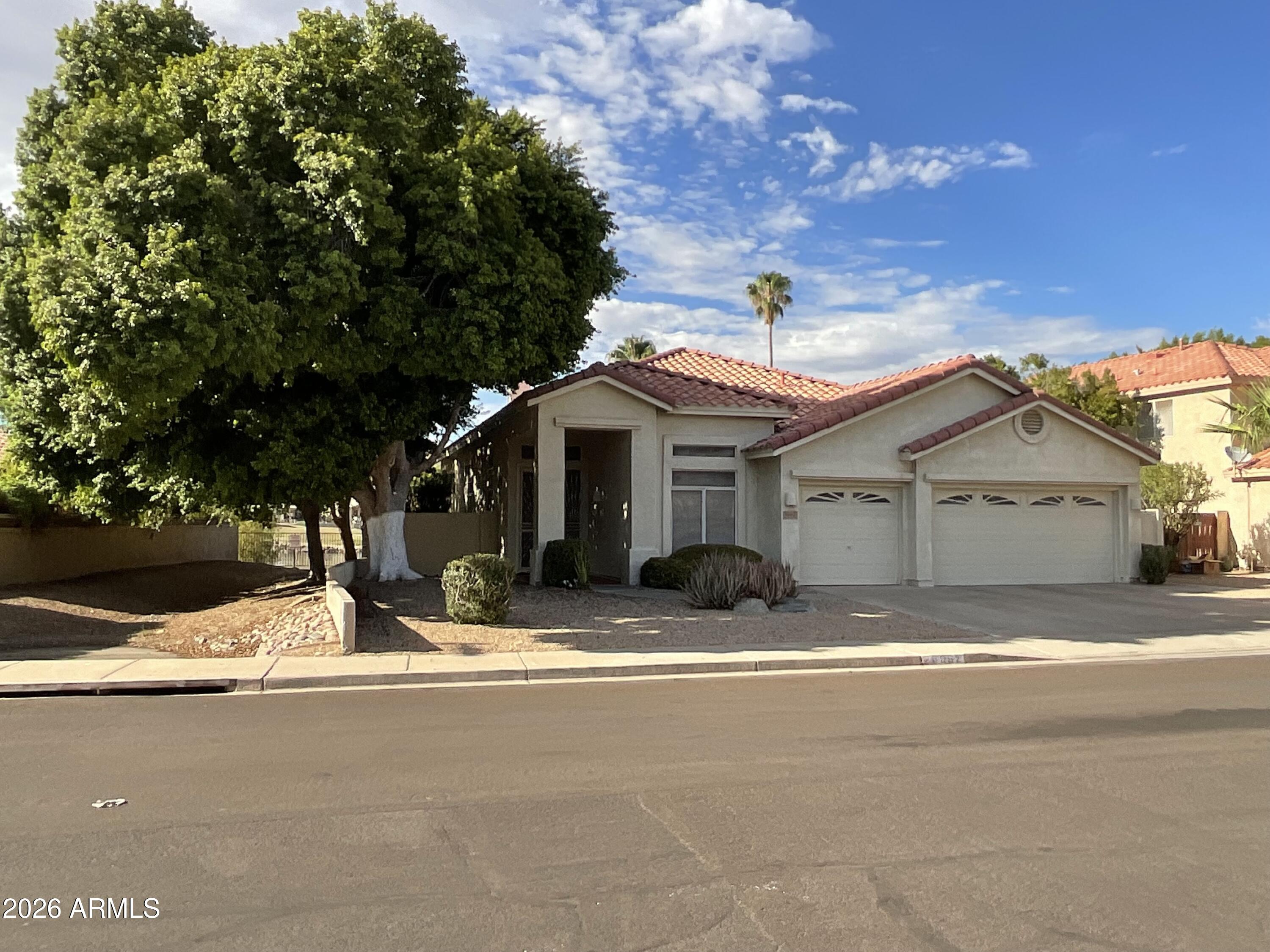 6062 W Abraham Lane — photo