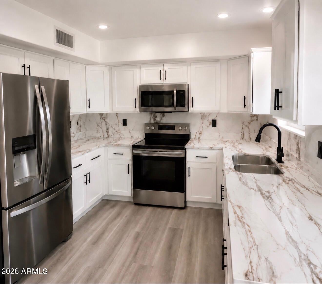 1020 E Saddle Way — photo