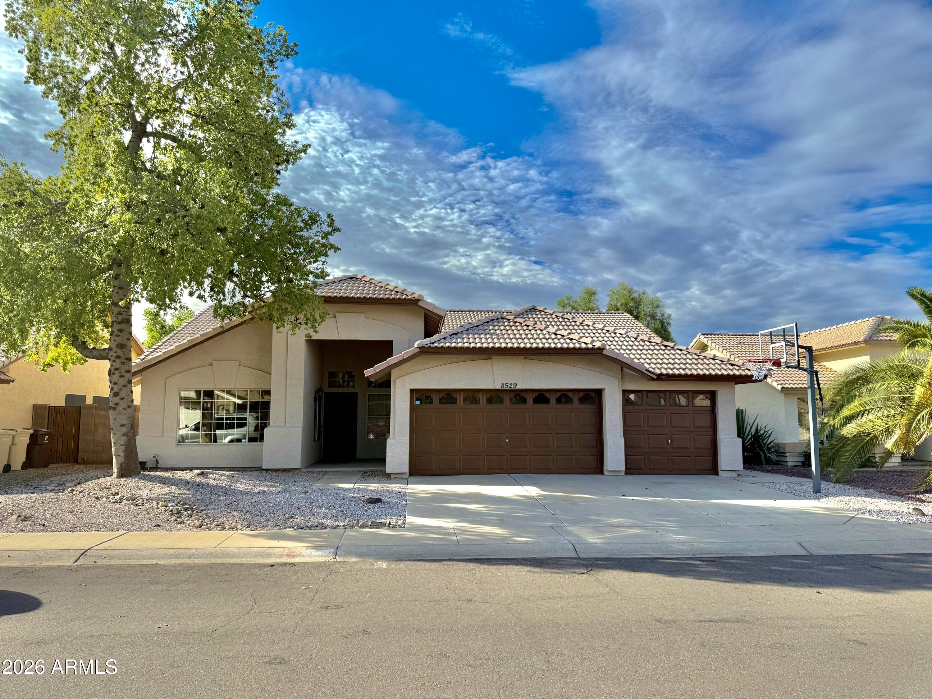 8529 W Willow Avenue — photo