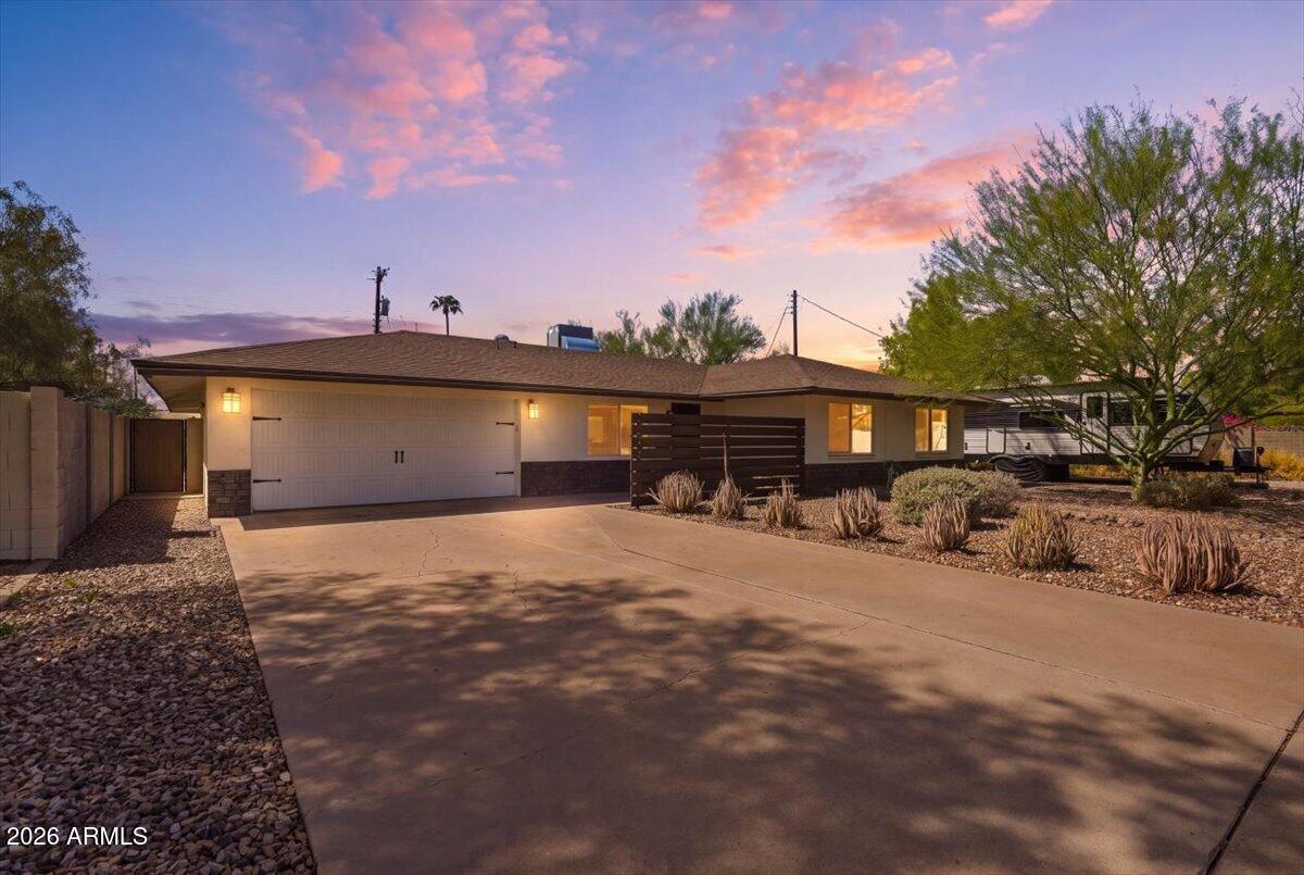 1209 W Medlock Drive — photo