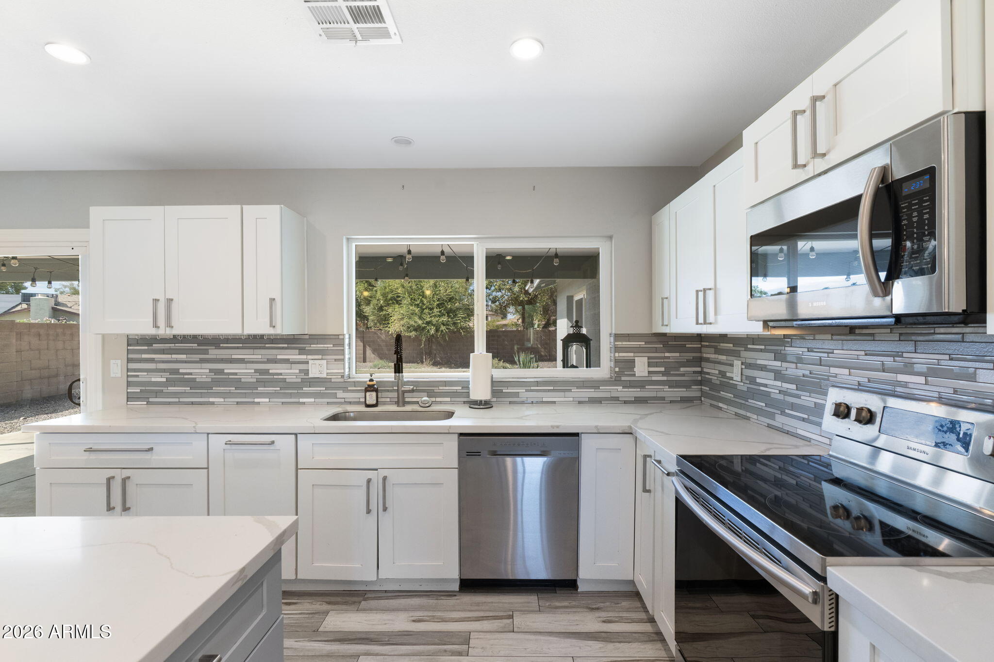 2418 W Calavar Road — photo