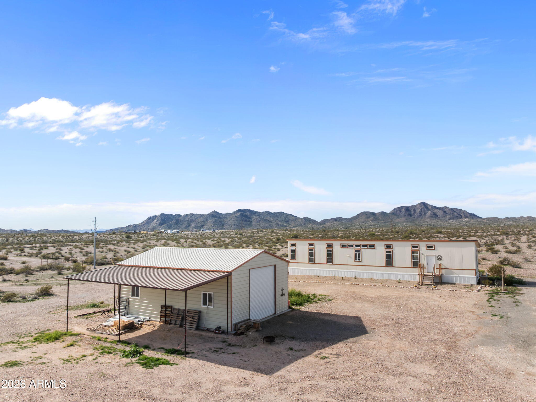 39050 Dobbins Lane — photo