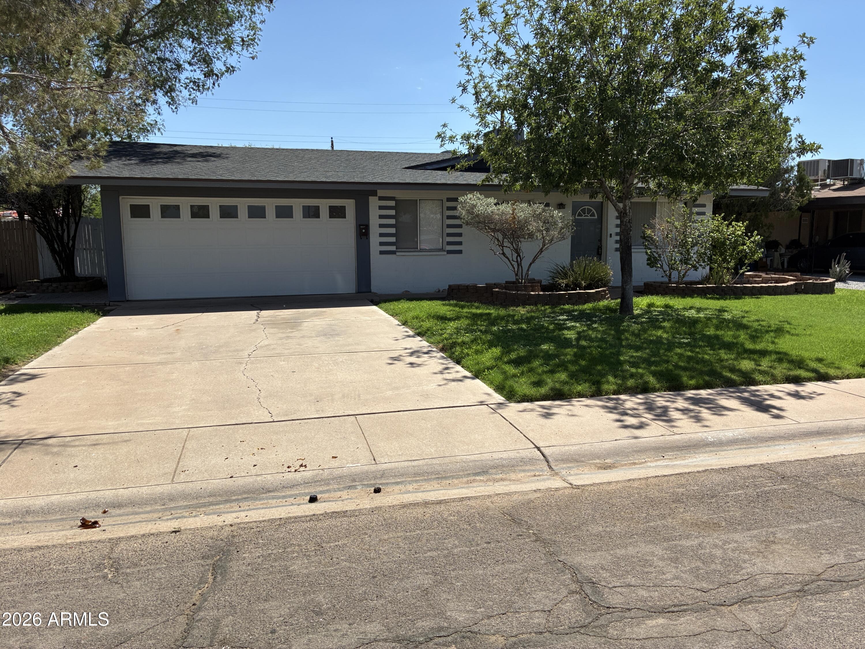 1439 W Huntington Drive — photo