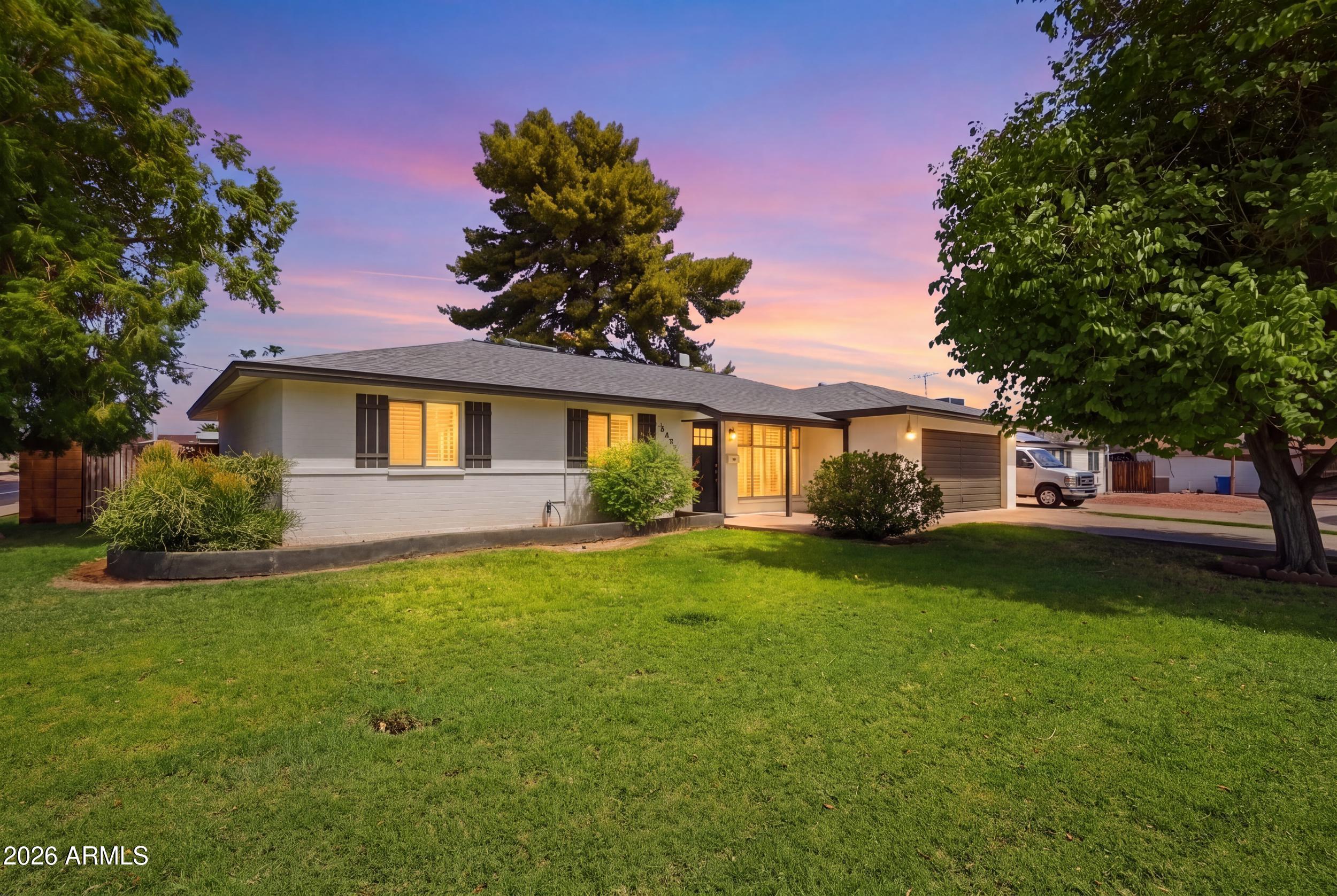 2436 W Dahlia Drive — photo