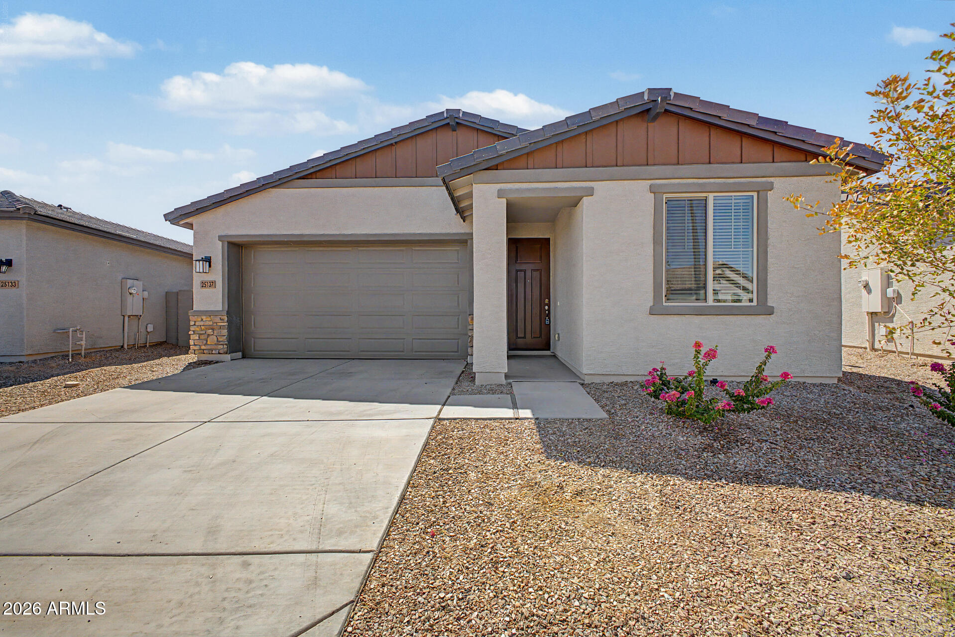 25137 W Wayland Drive — photo
