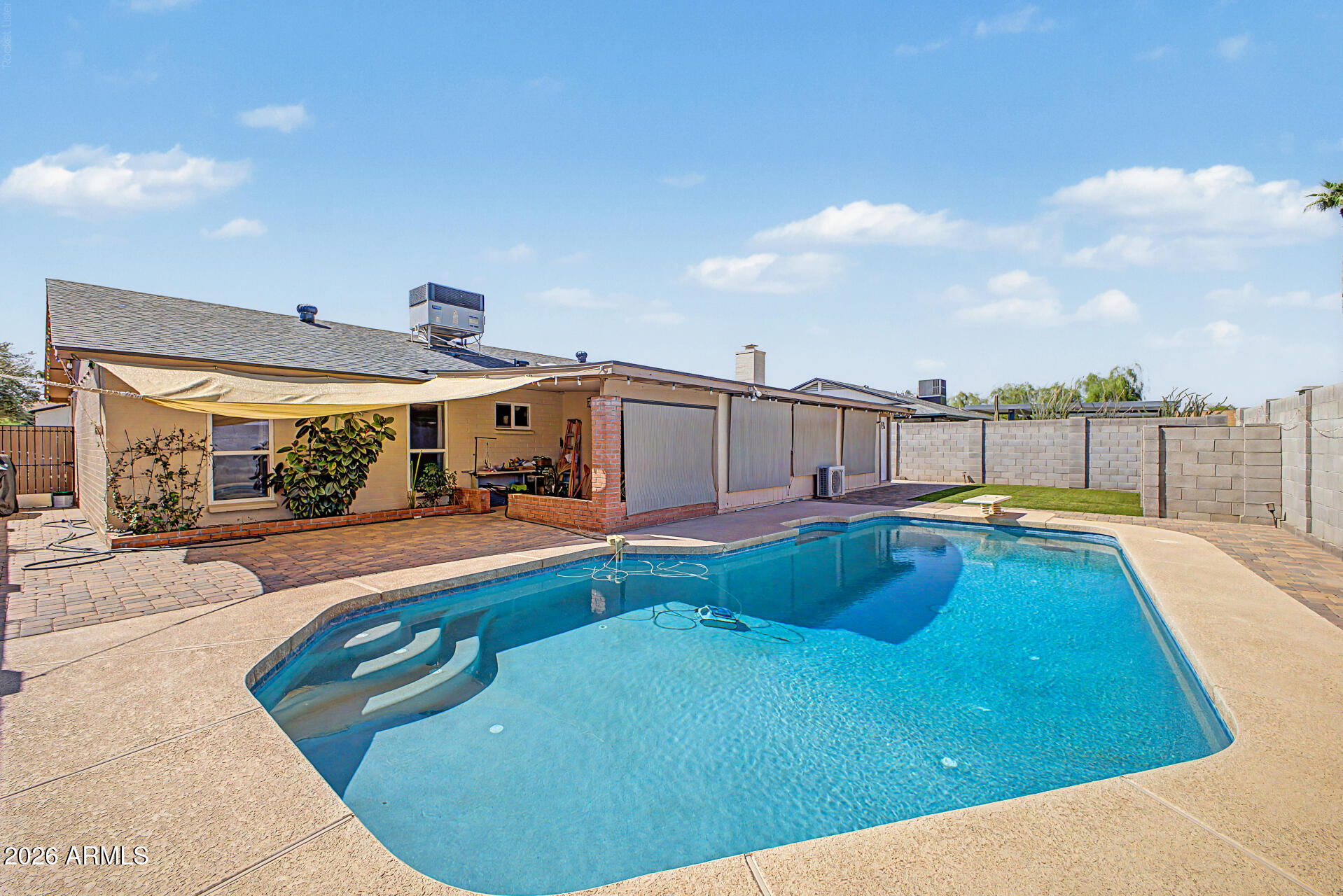 1608 W Straford Drive — photo