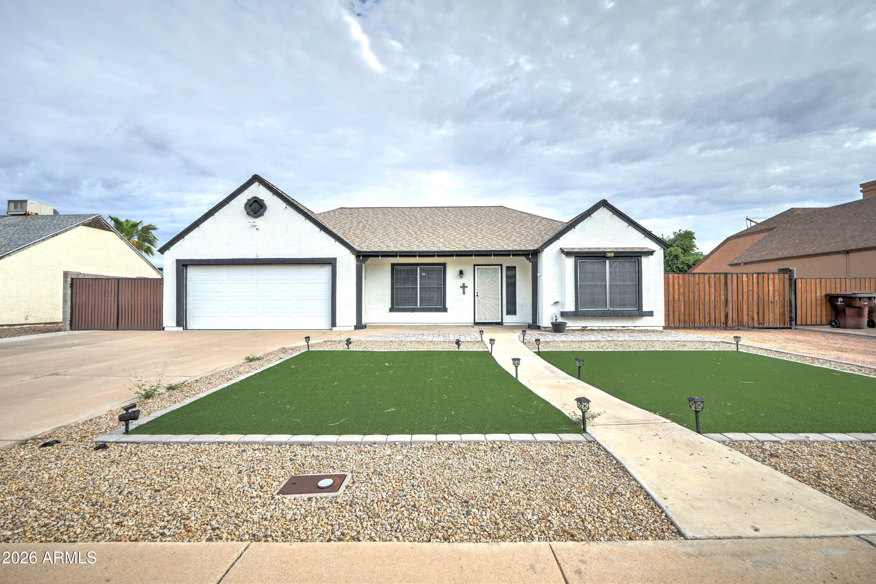 6926 W Sunnyside Drive — photo