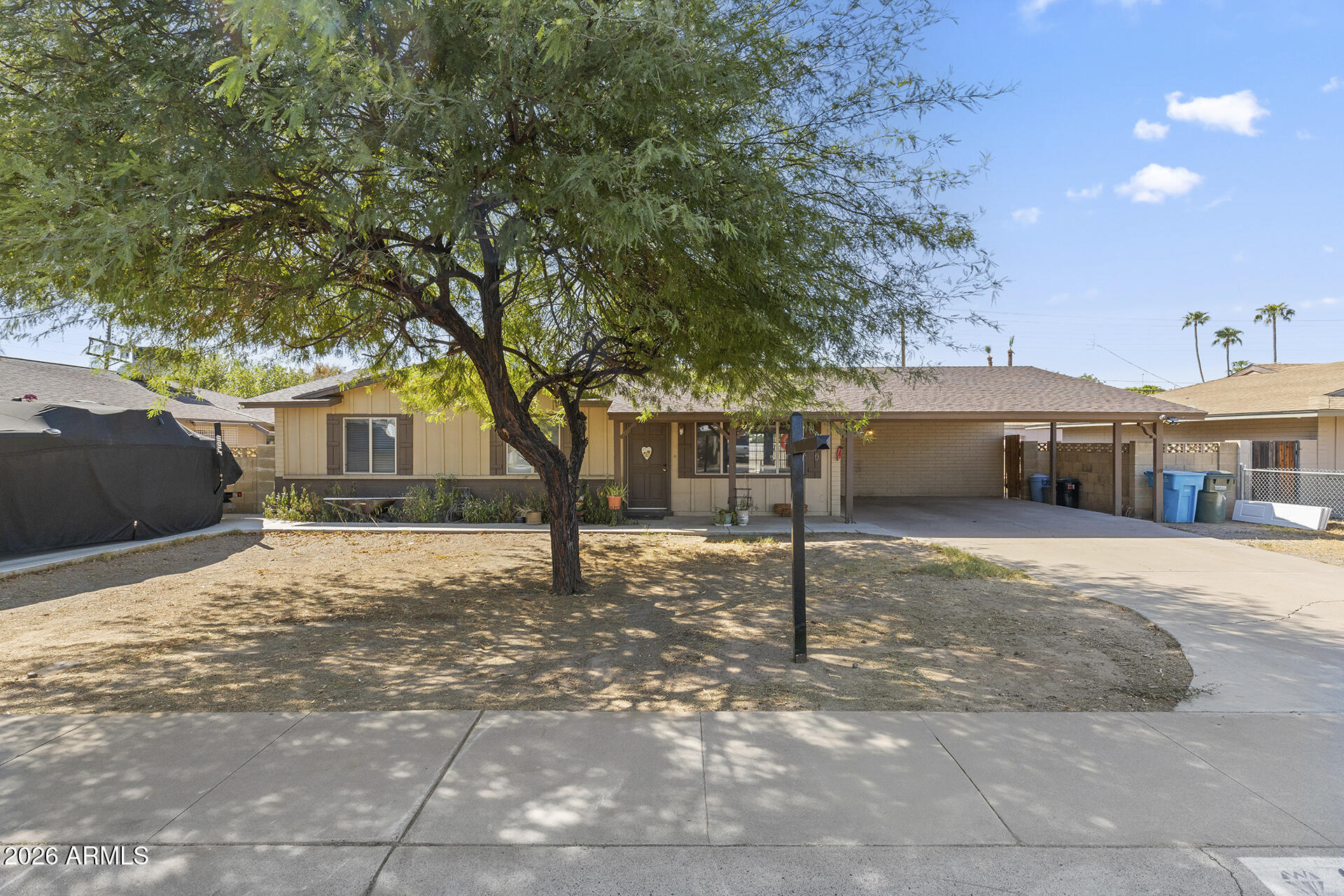 2321 W Rose Lane — photo