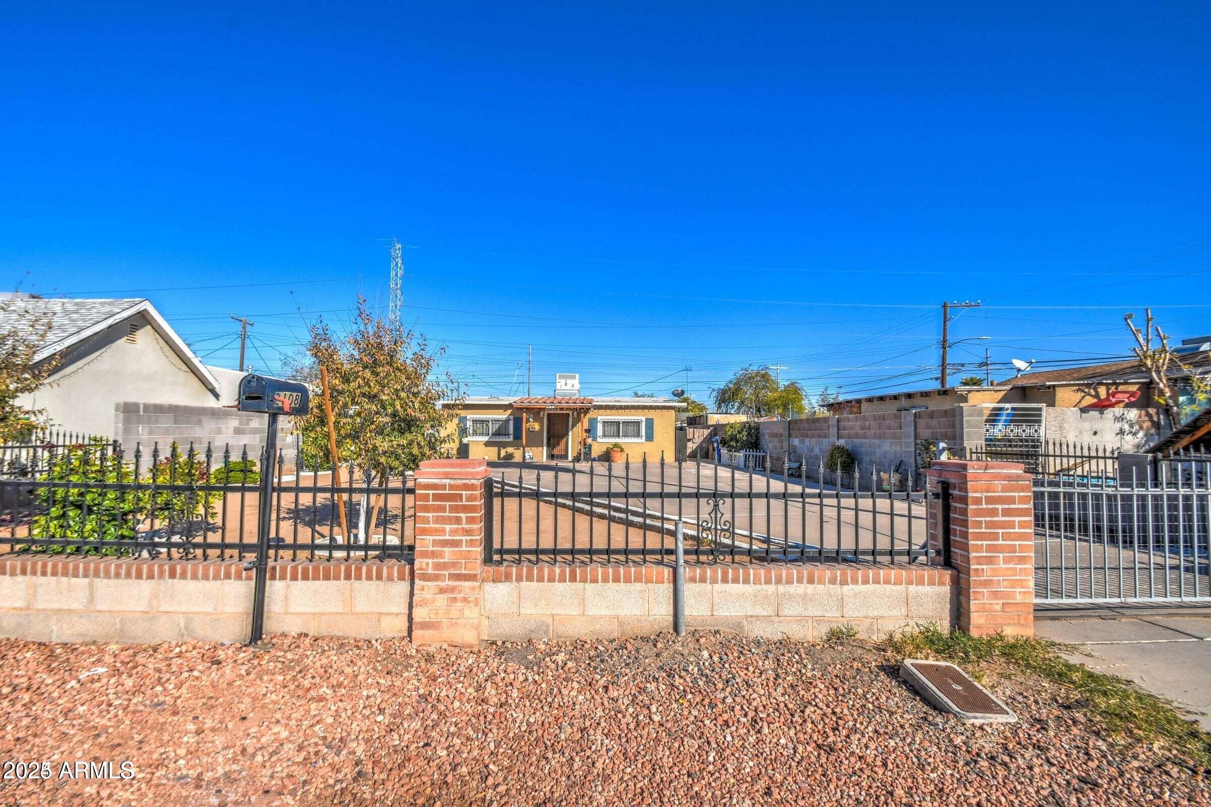 2108 W Hadley Street — photo