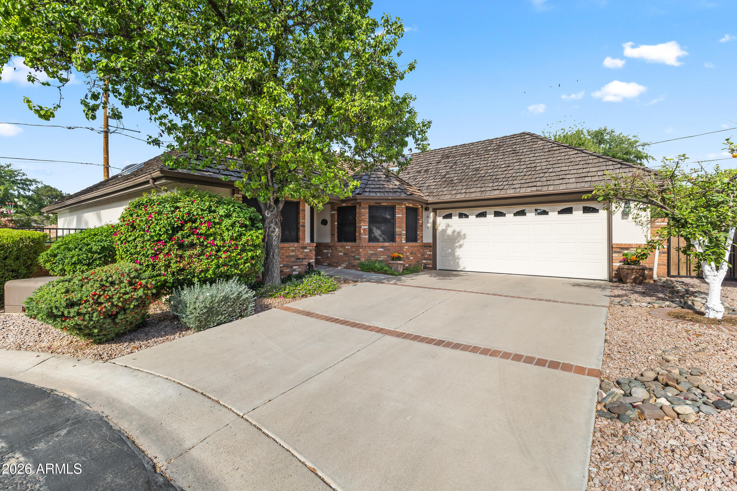 610 W Glenn Drive — photo