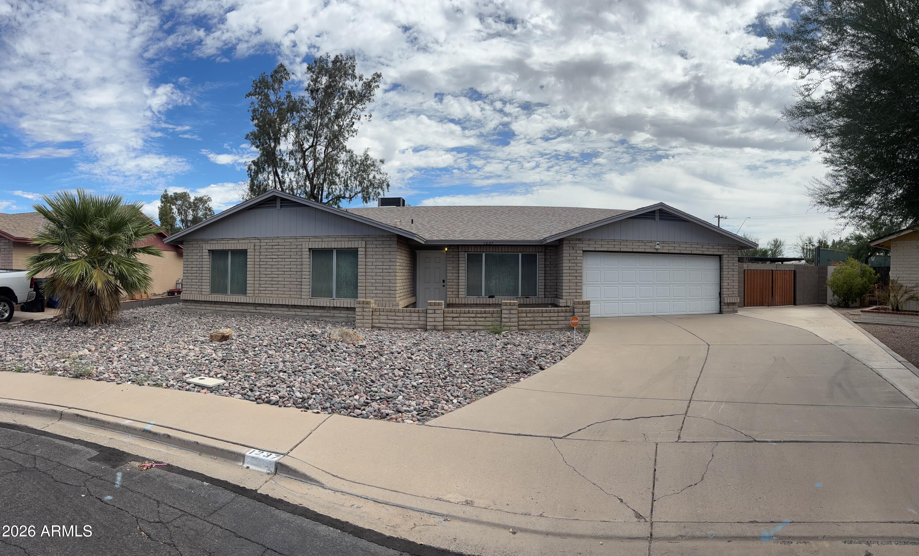 1237 W Ellis Street — photo