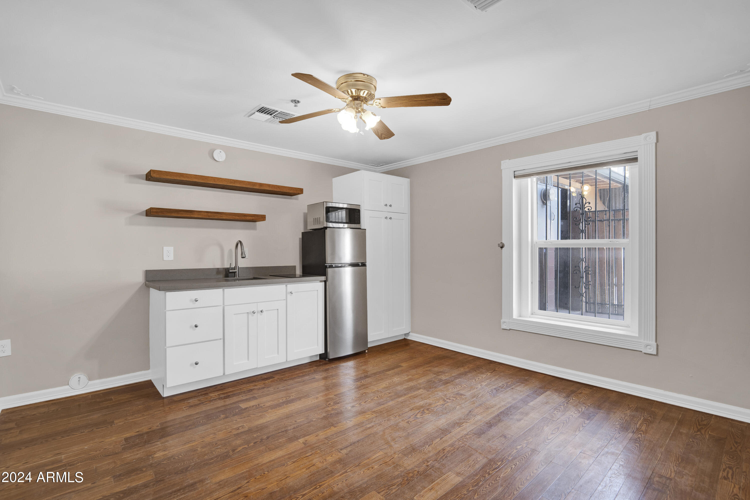 5753 W Glendale Avenue Apt 105 — photo