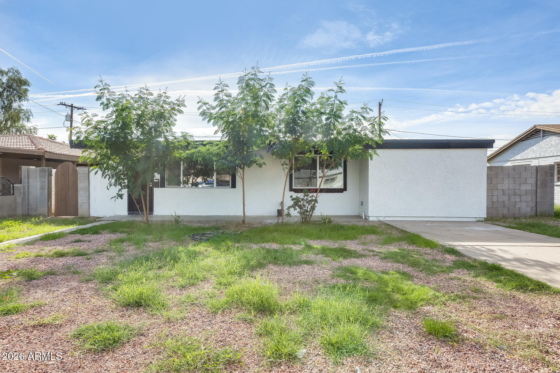 2739 W Hazelwood Street — photo