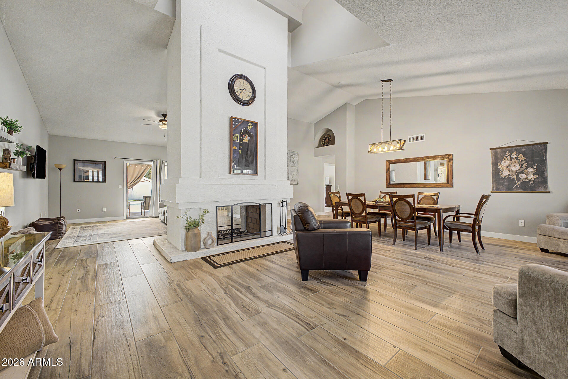 801 E Braeburn Drive — photo