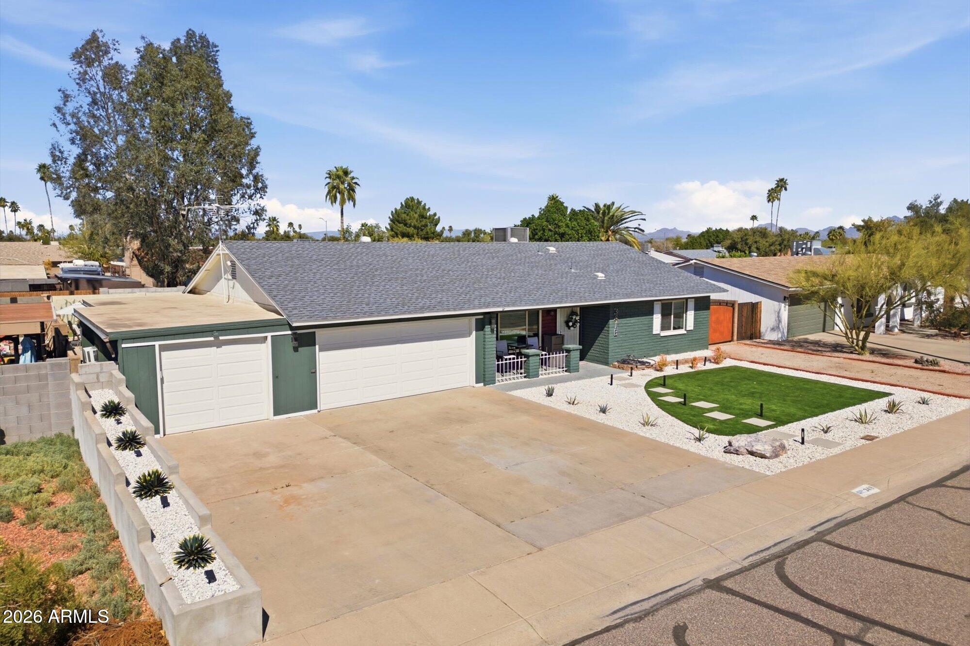 3418 E Lupine Avenue — photo