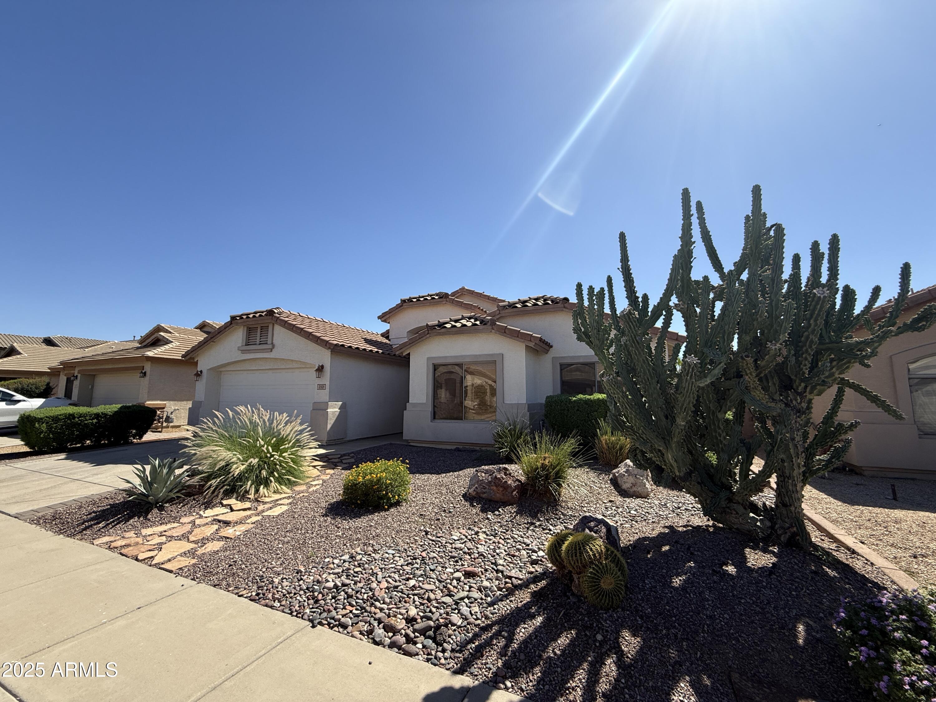 2321 W Straight Arrow Lane — photo