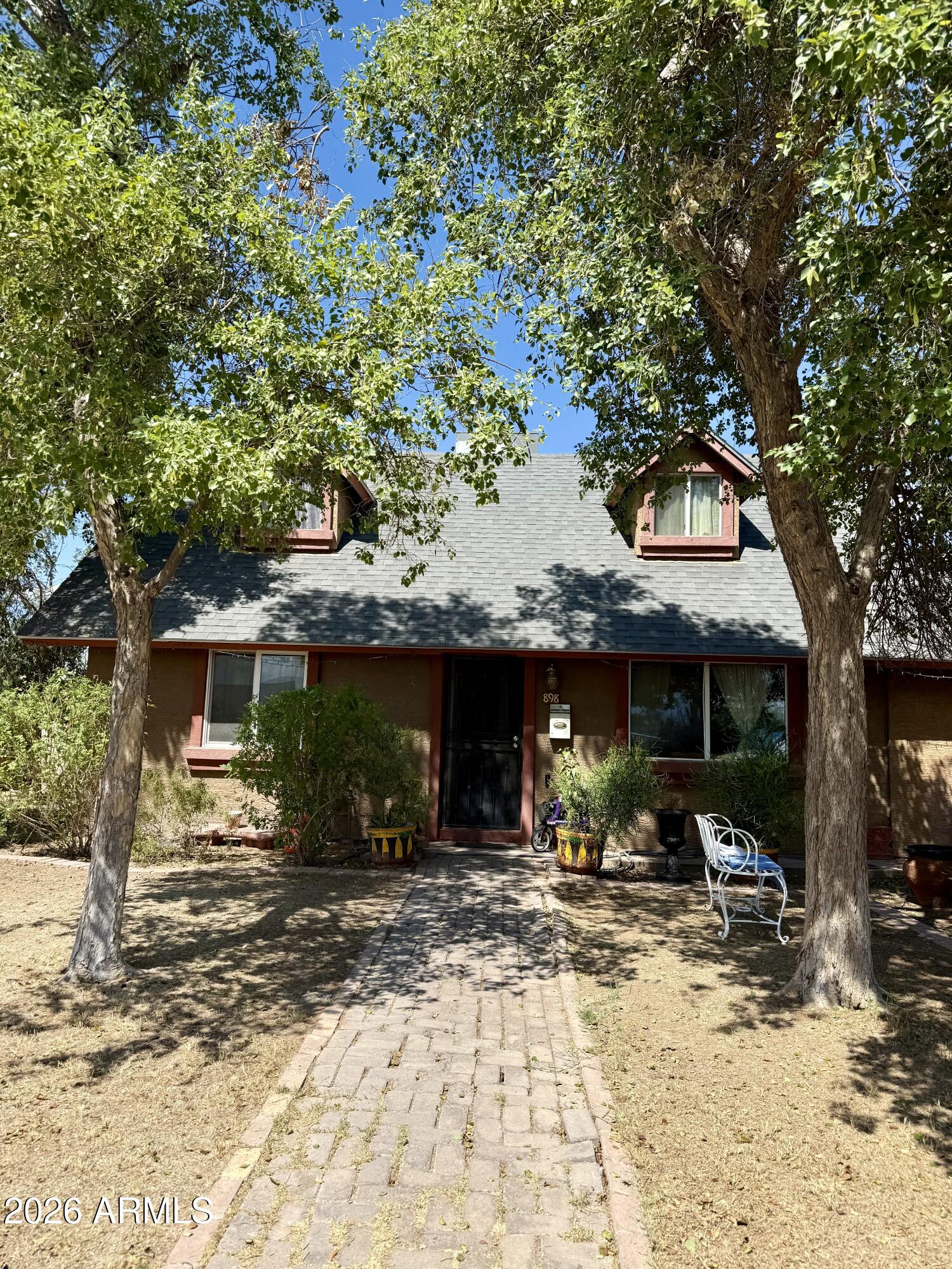 898 E Oakland Street — photo