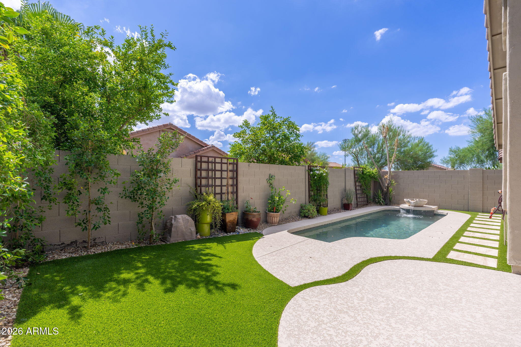 10215 E Hillery Drive — photo