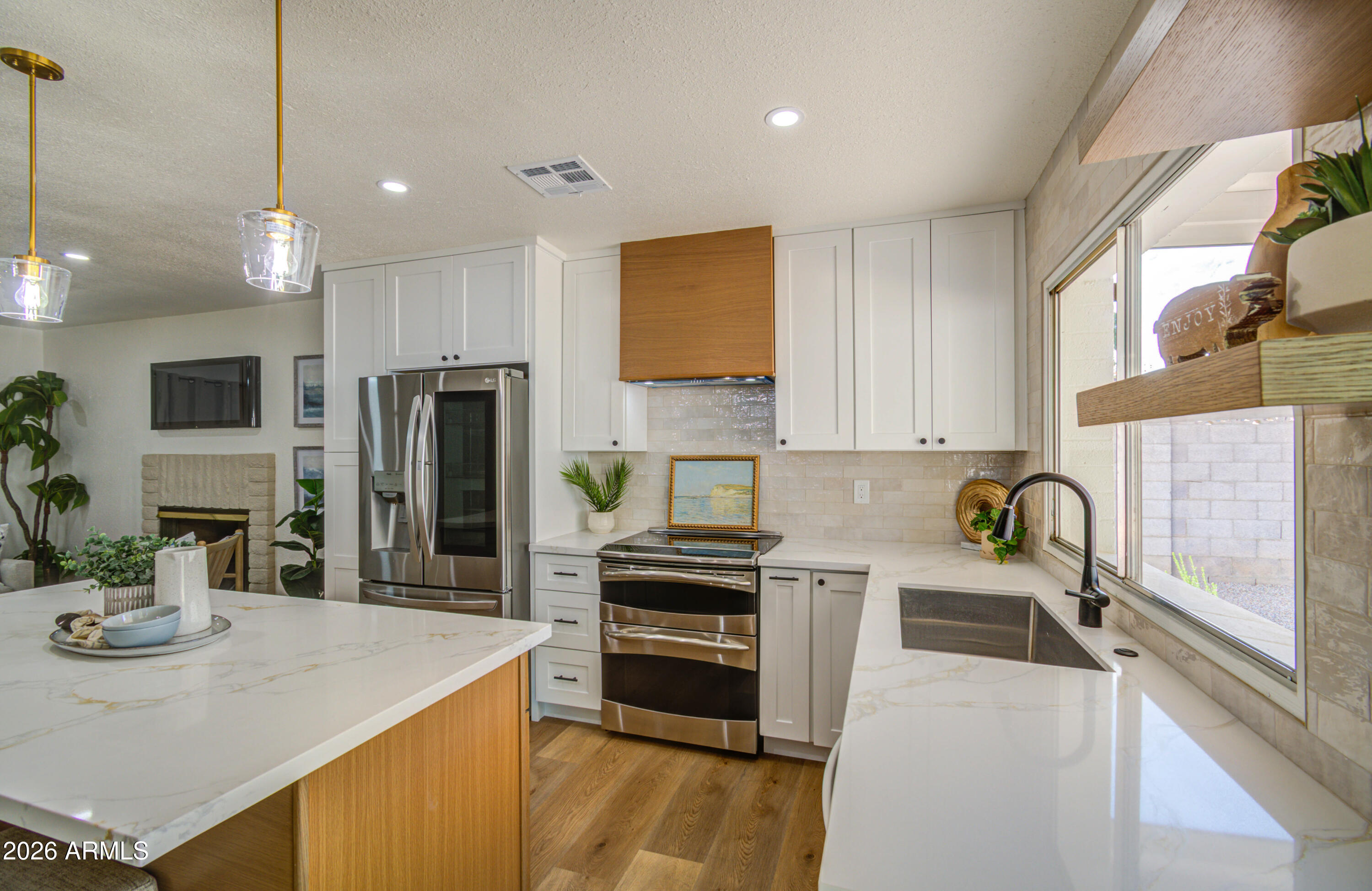 2520 E Dahlia Drive — photo
