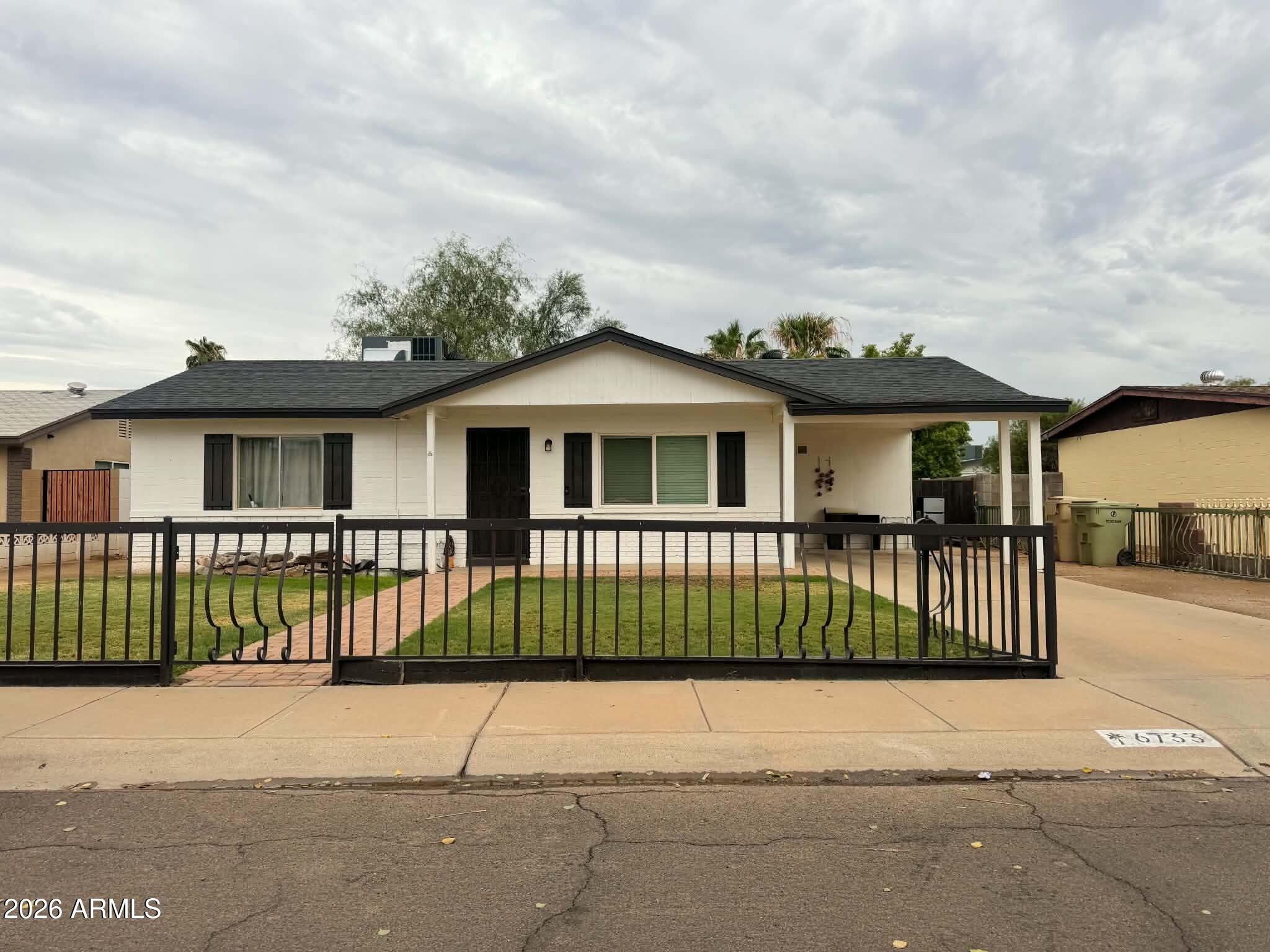 6733 W Orange Drive — photo