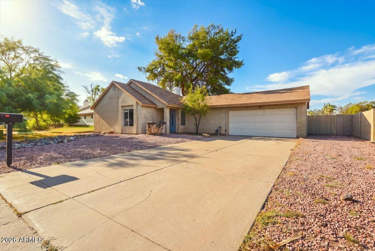 2227 W Mohawk Lane — photo