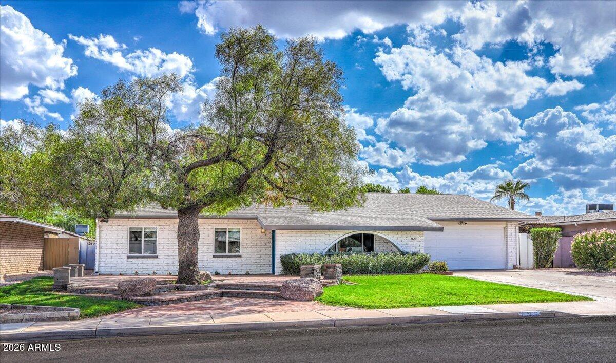 8637 E Camelback Road — photo