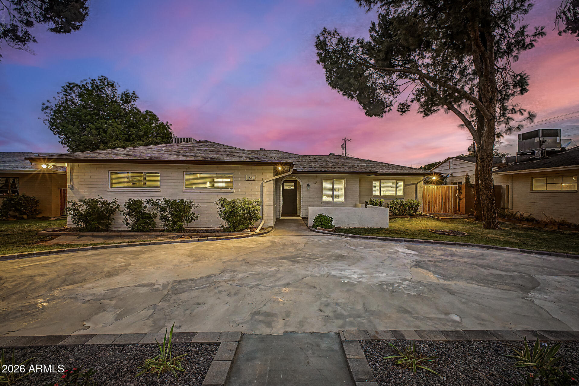 1813 W Earll Drive — photo