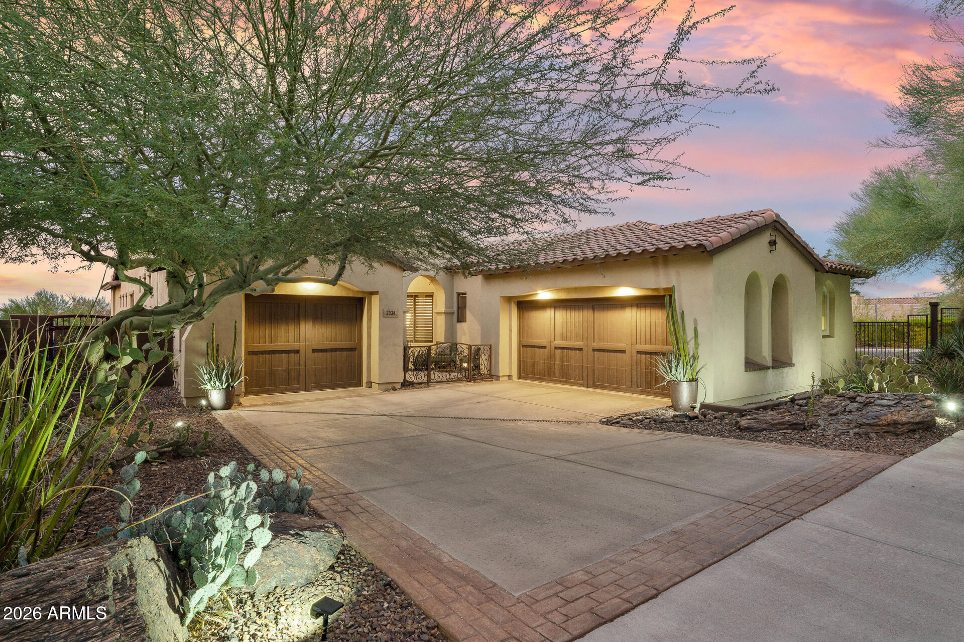 2334 E Samantha Way — photo