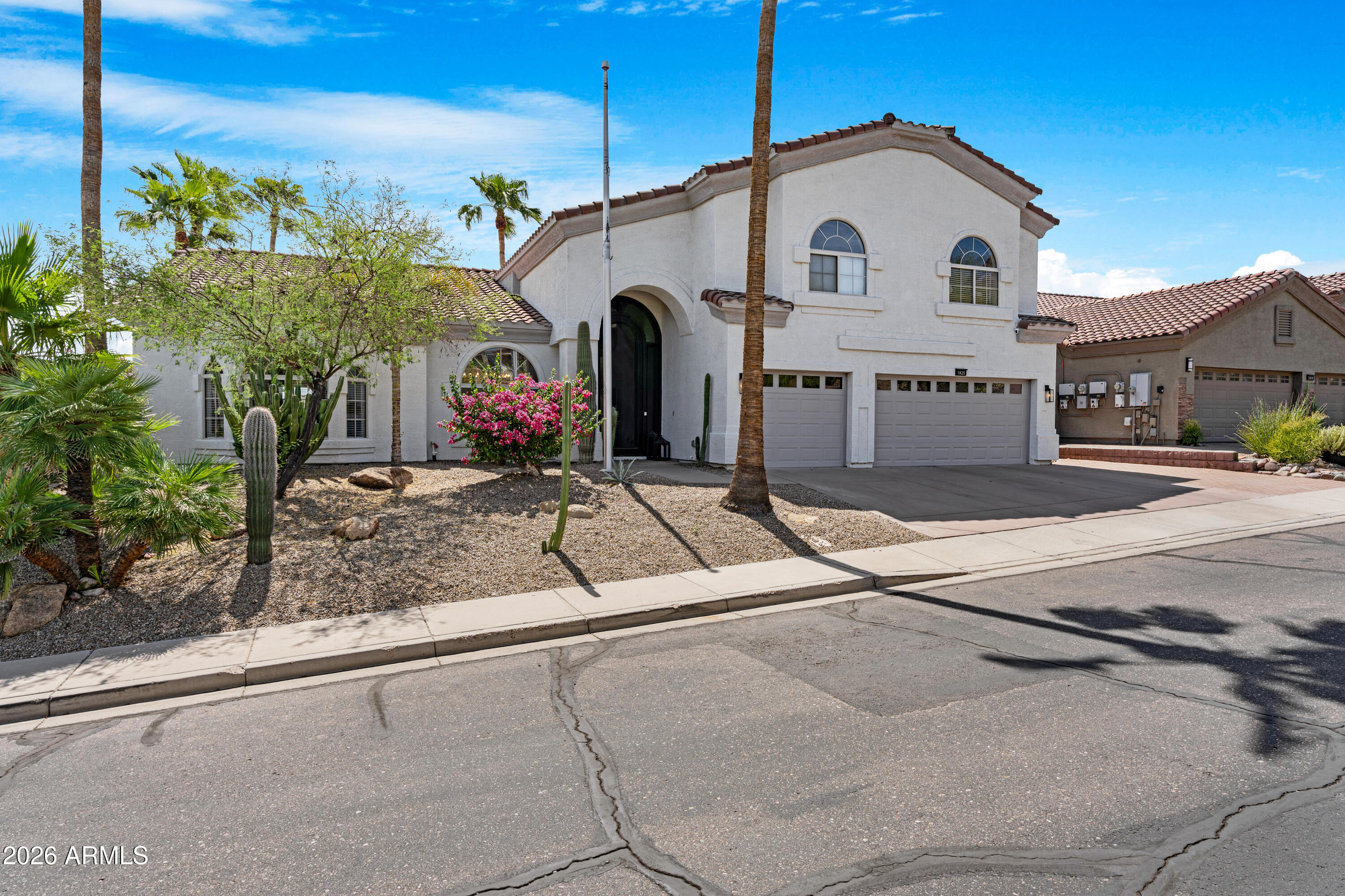 1825 E Marilyn Road — photo