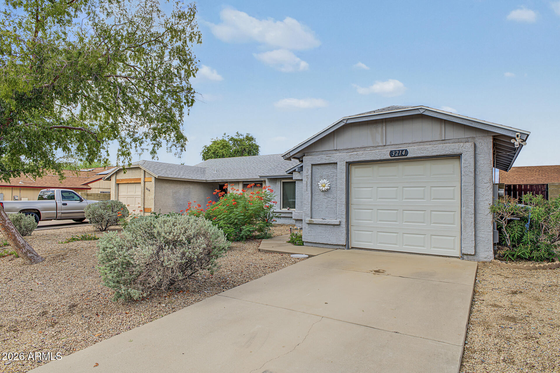 3214 W Mohawk Lane — photo