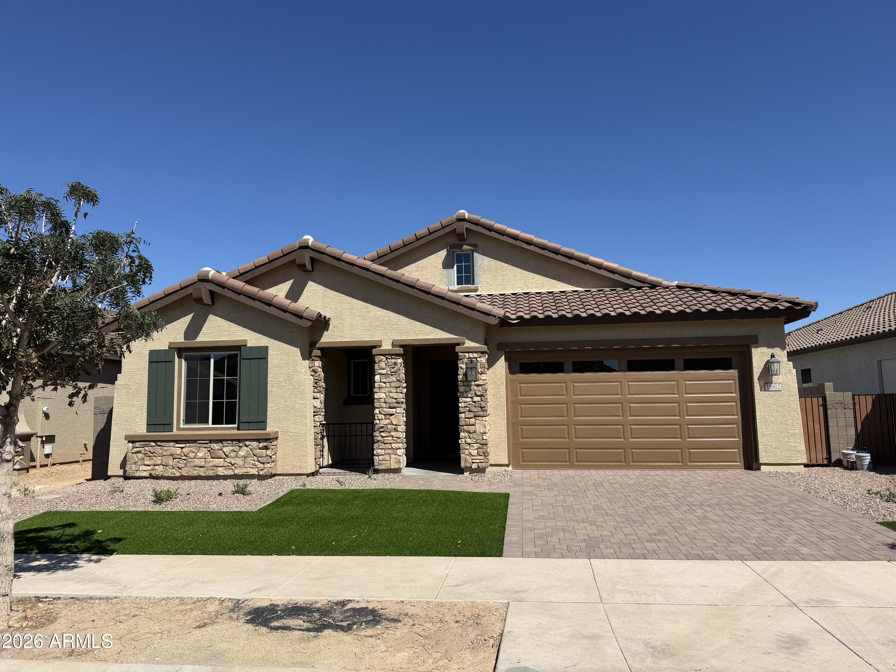 15812 W Mariposa Grande — photo