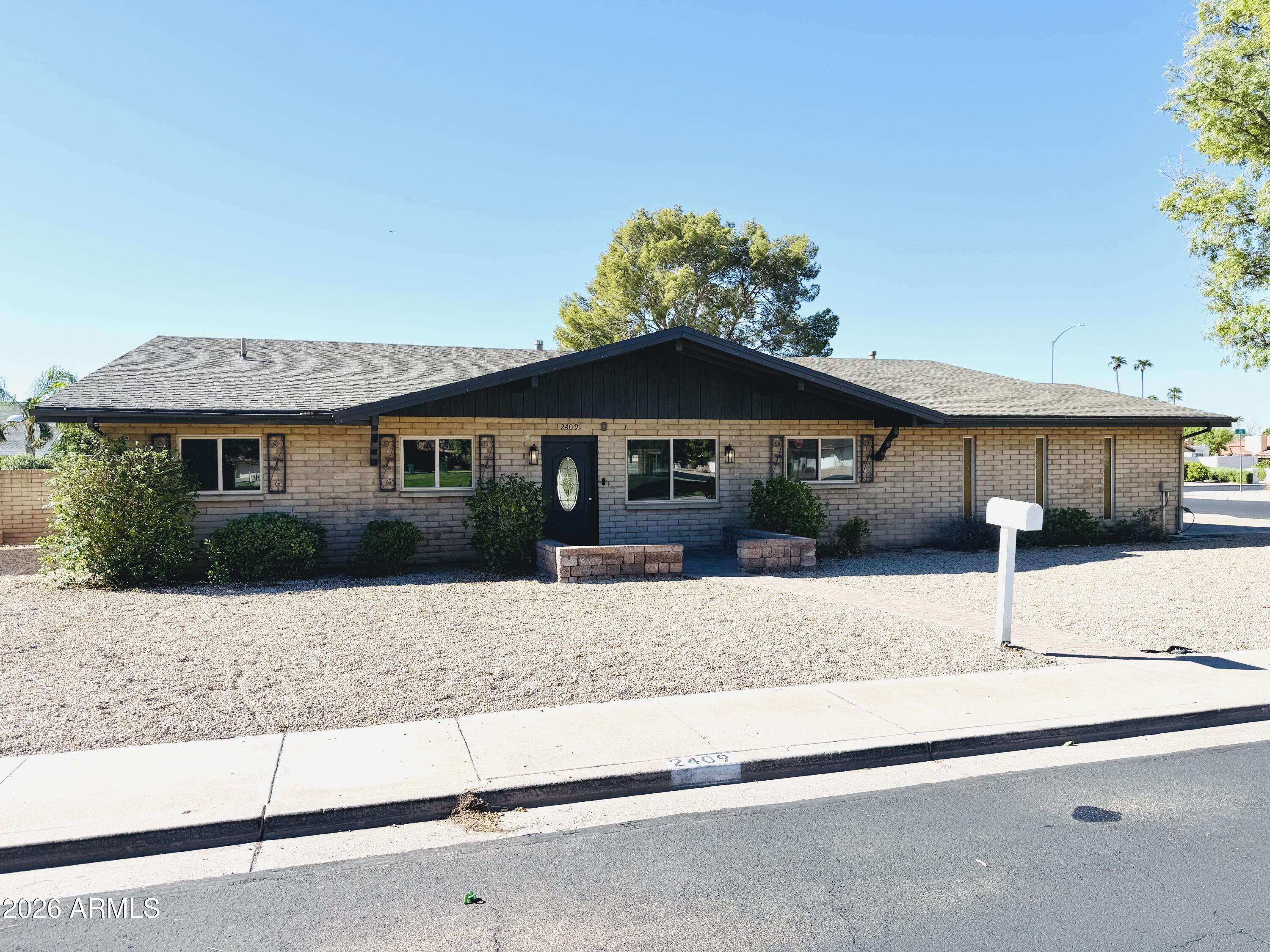 2409 E Inglewood Street — photo