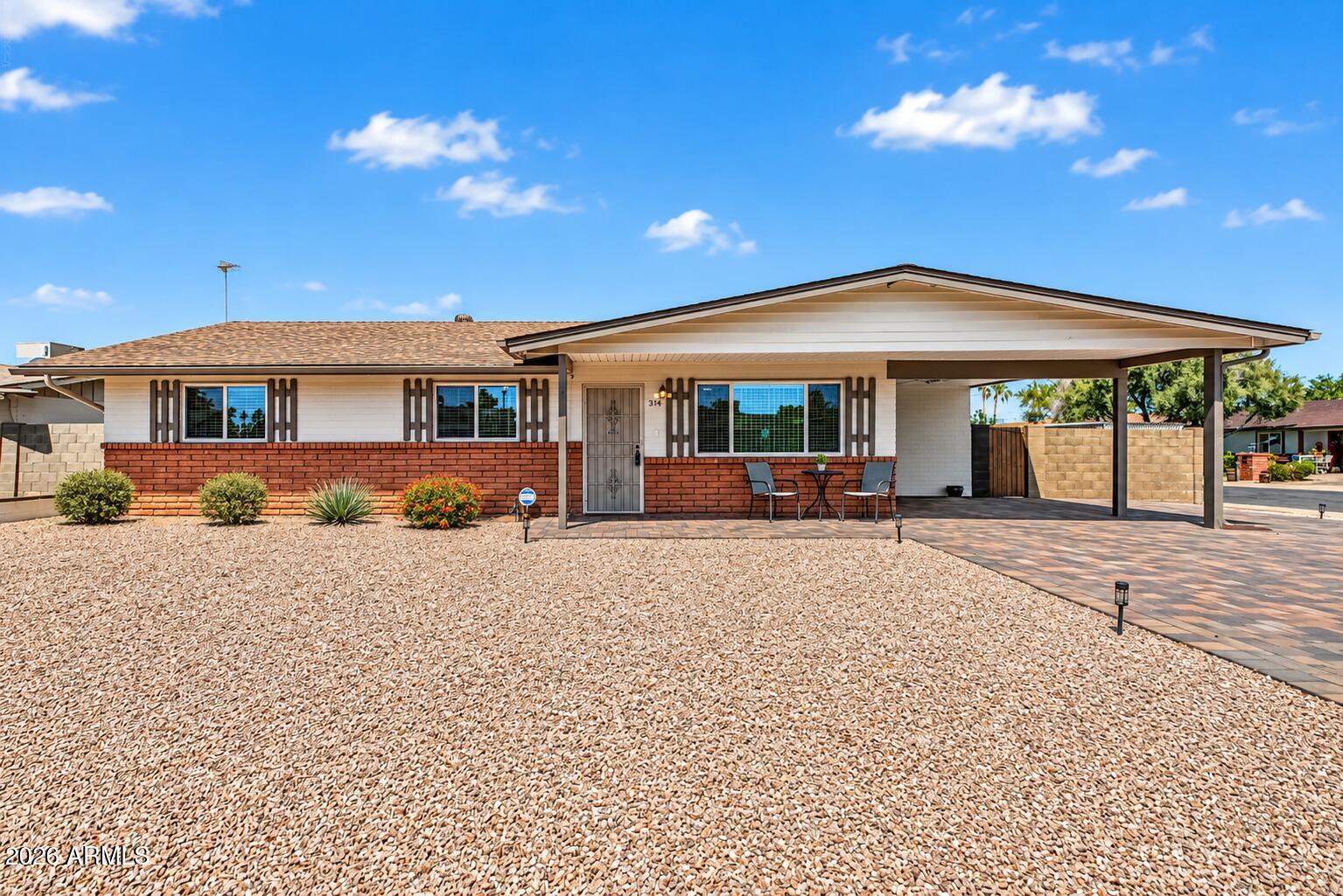 314 W Pinon Avenue — photo