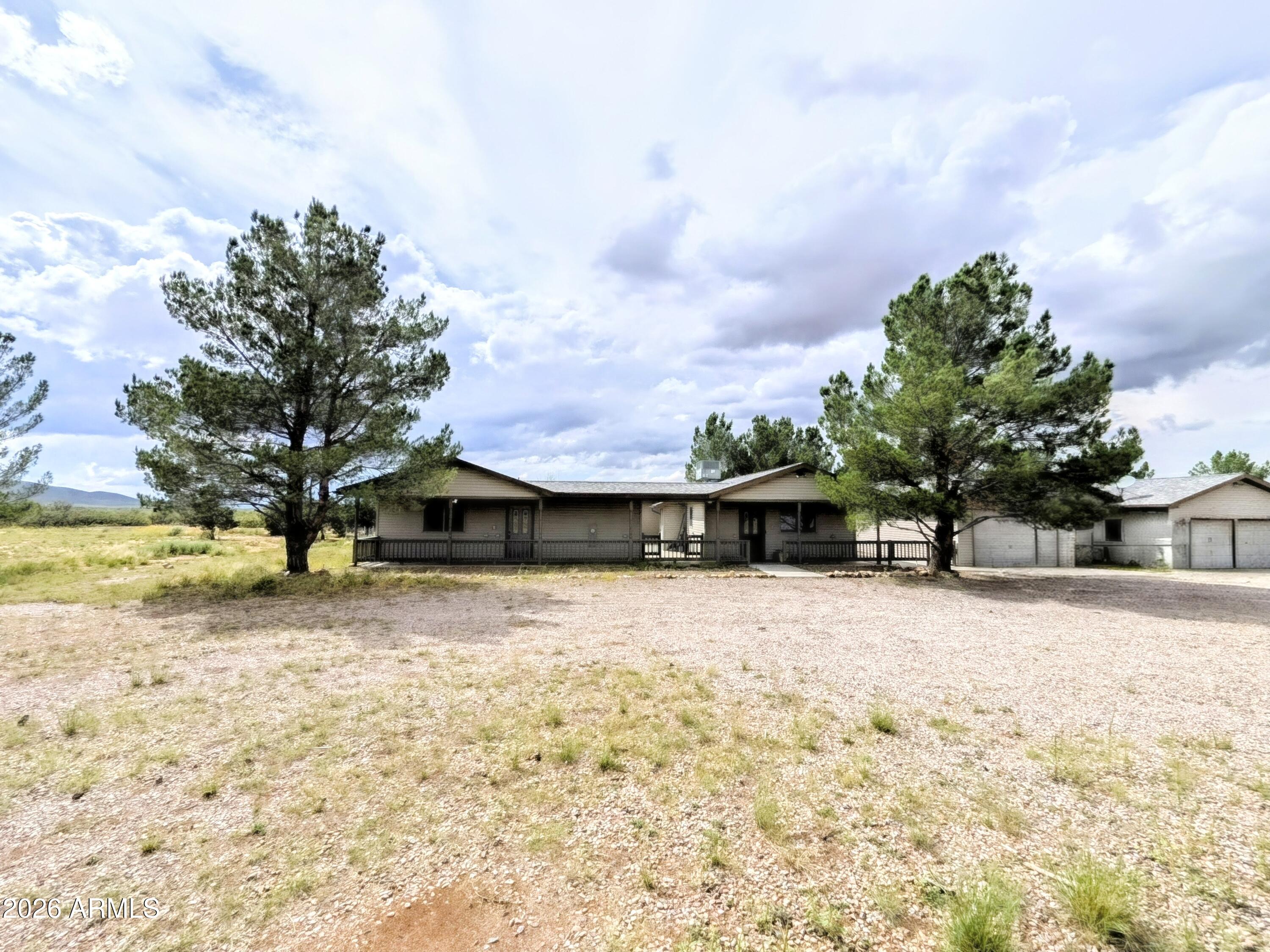 8050 E Dunn Lane — photo