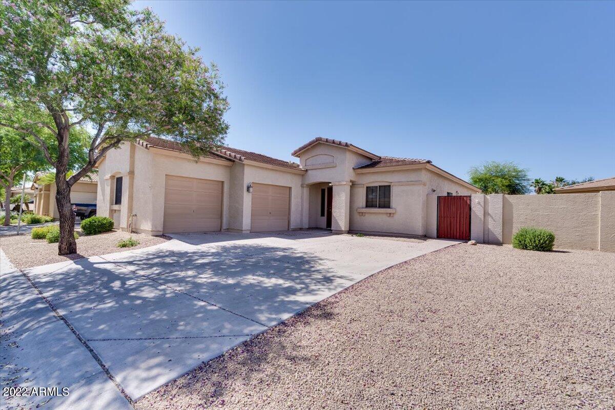 902 E Madeline Drive — photo
