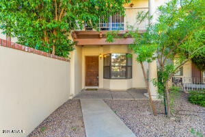1017 E Maryland Avenue Unit 110 — photo