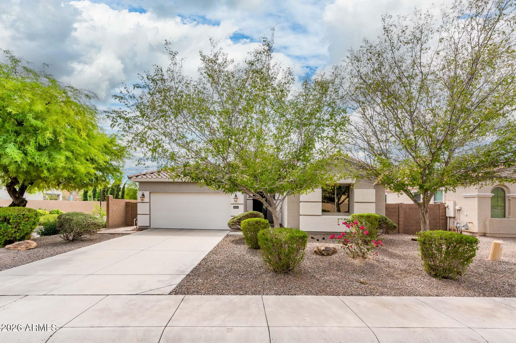 685 E Hummingbird Way — photo