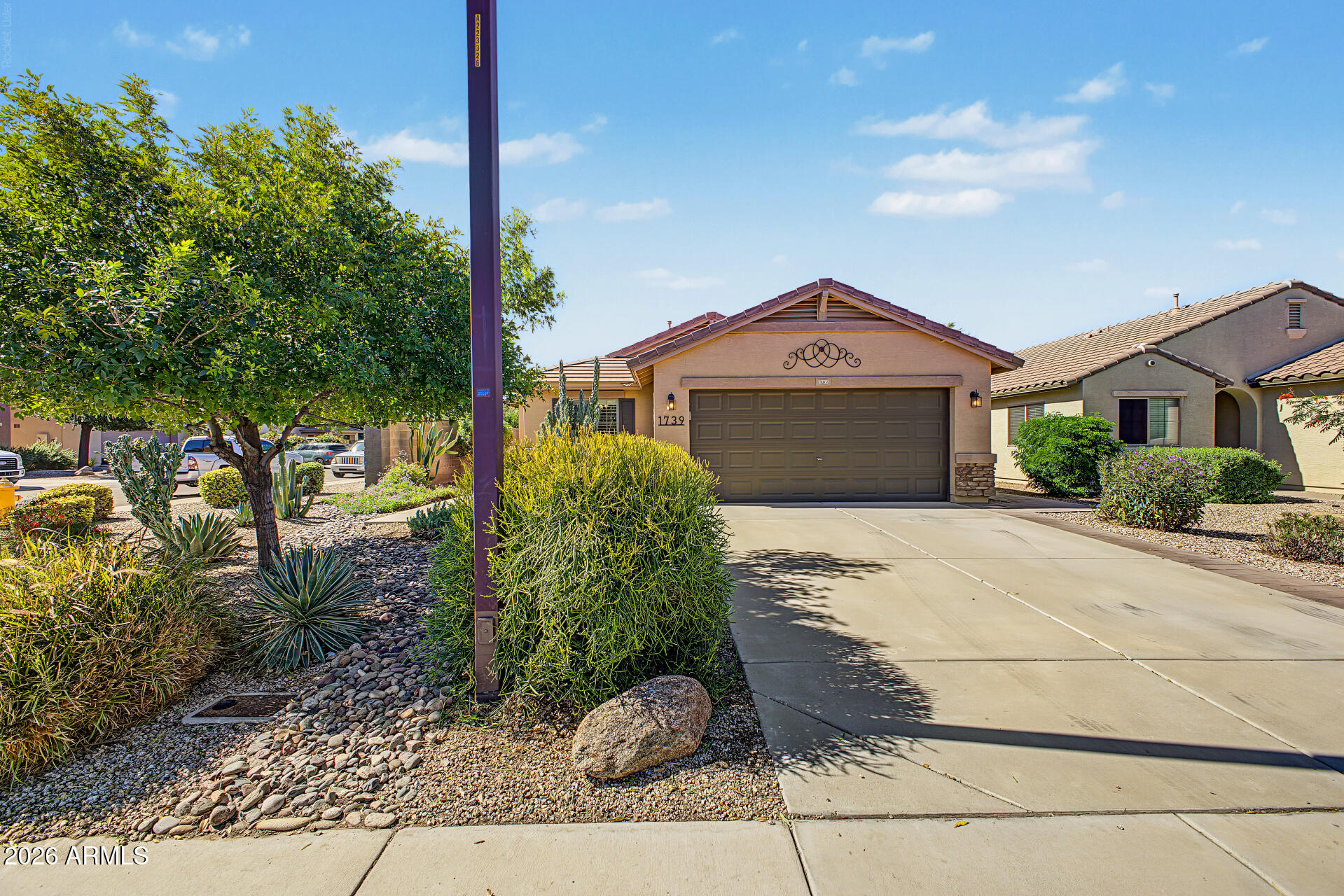 1739 W Desert Canyon Drive — photo