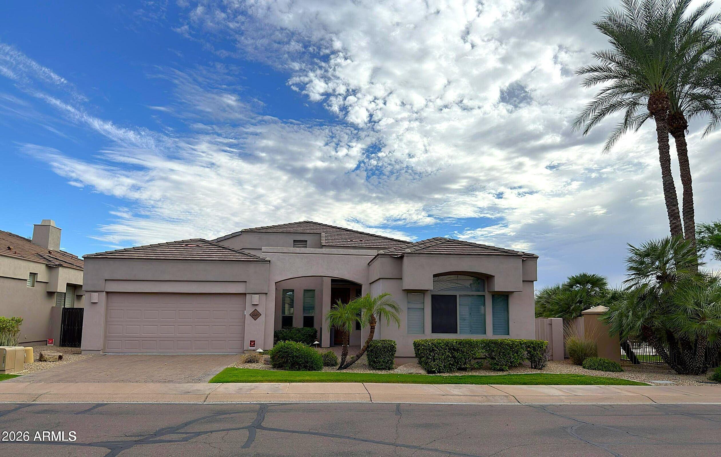 8607 E Tuckey Lane — photo