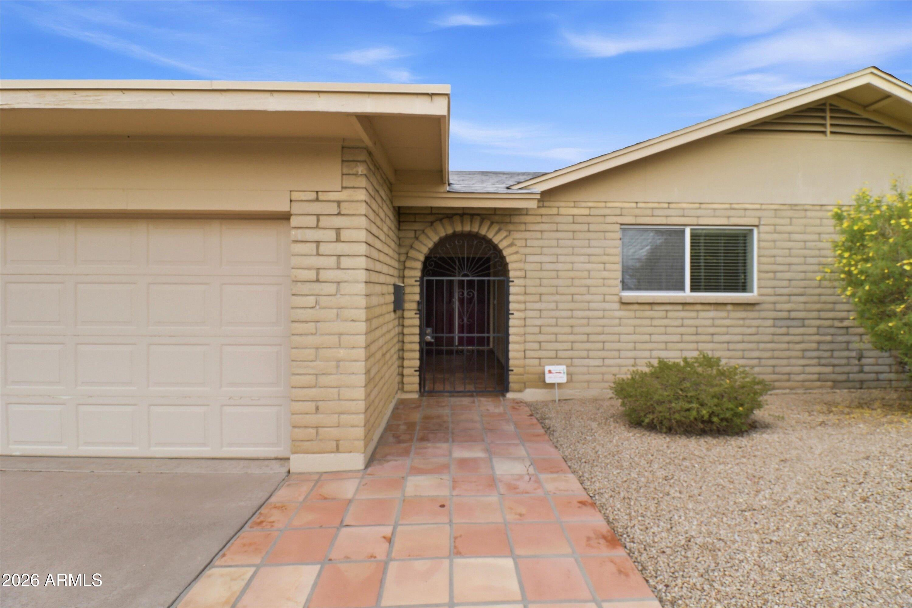 2318 W Dahlia Drive — photo