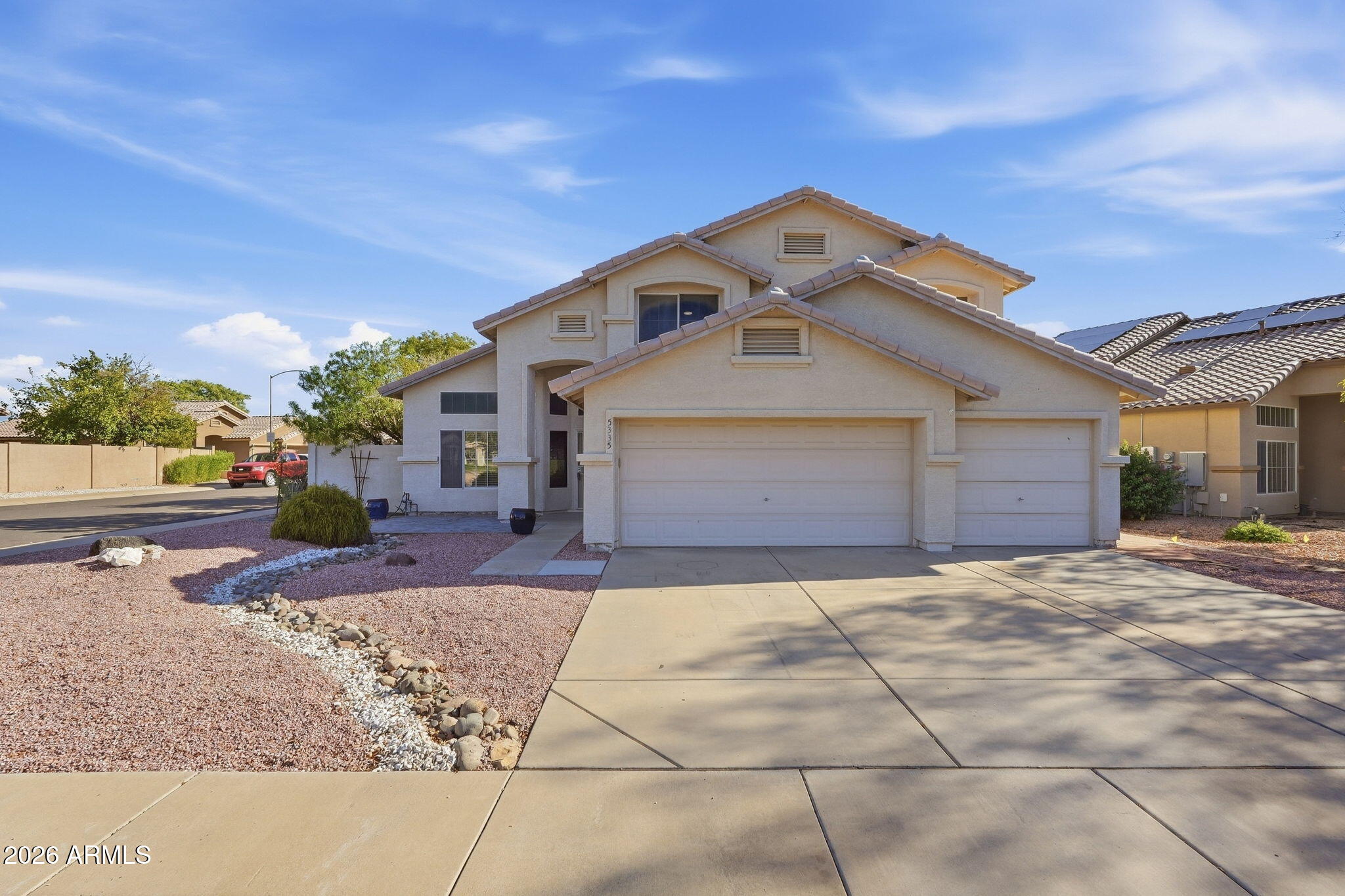 5335 W Kerry Lane — photo