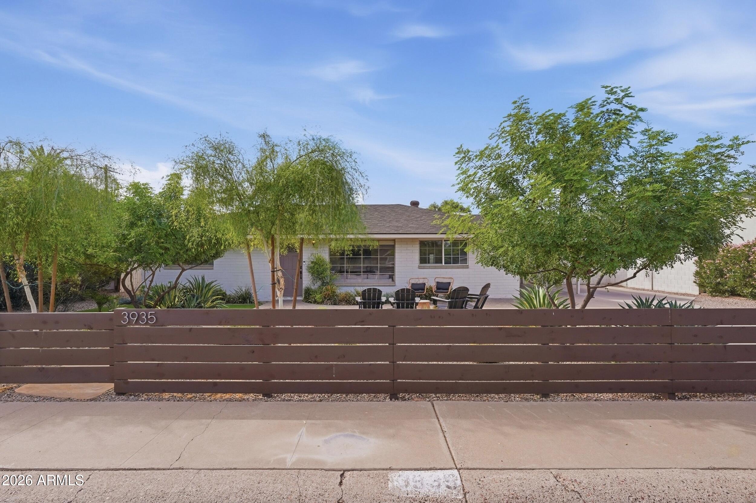 3935 E Whitton Avenue — photo