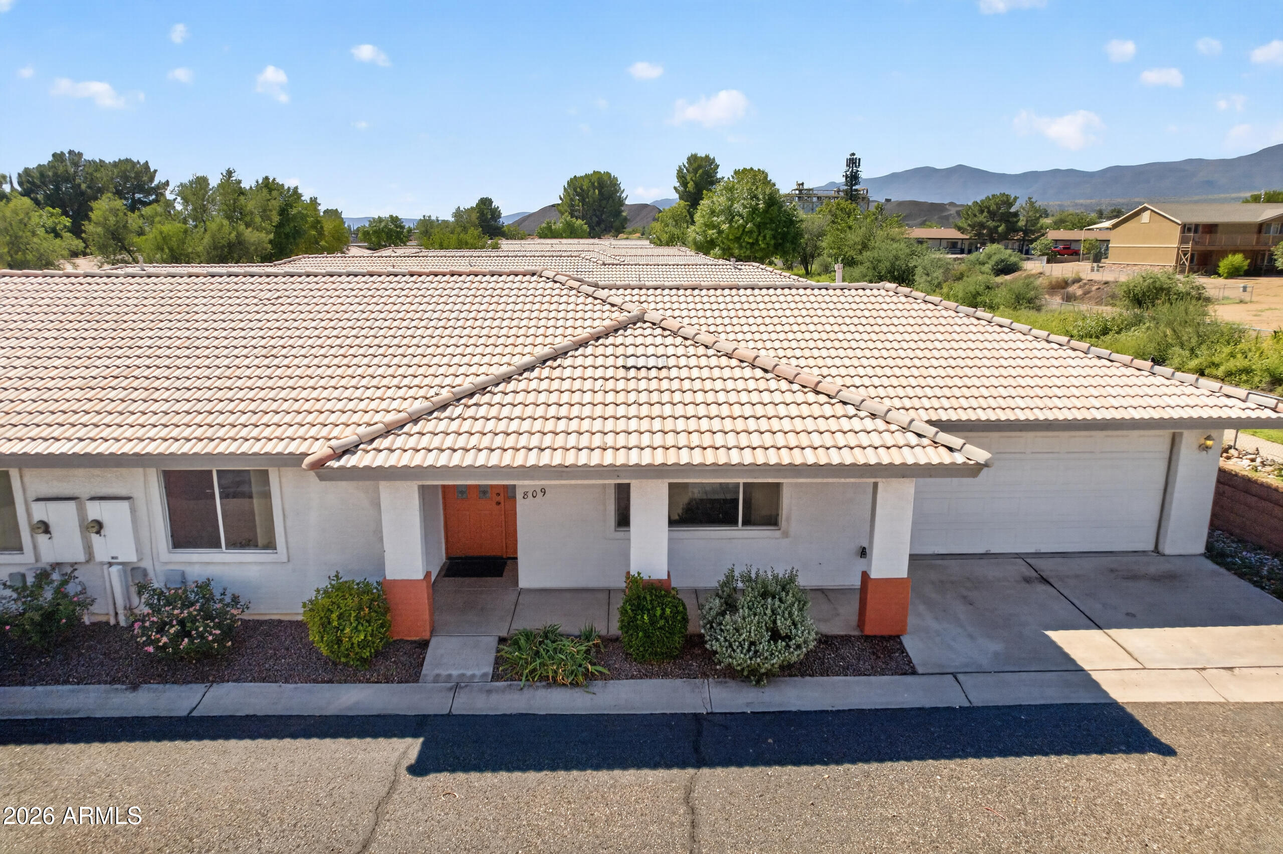 809 E Kathy Court — photo
